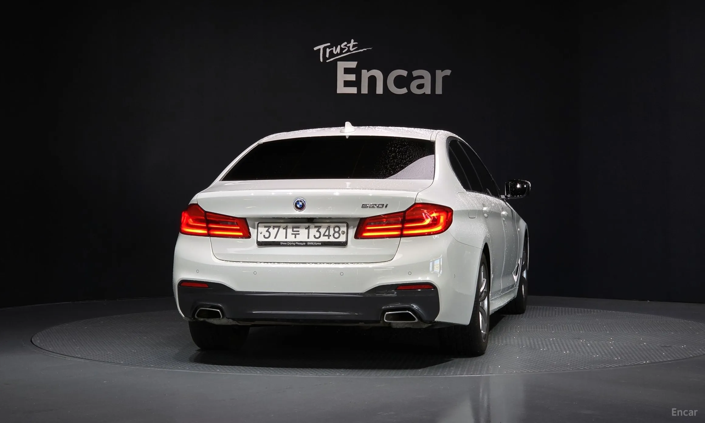 BMW 5 Series (G30) превью 4