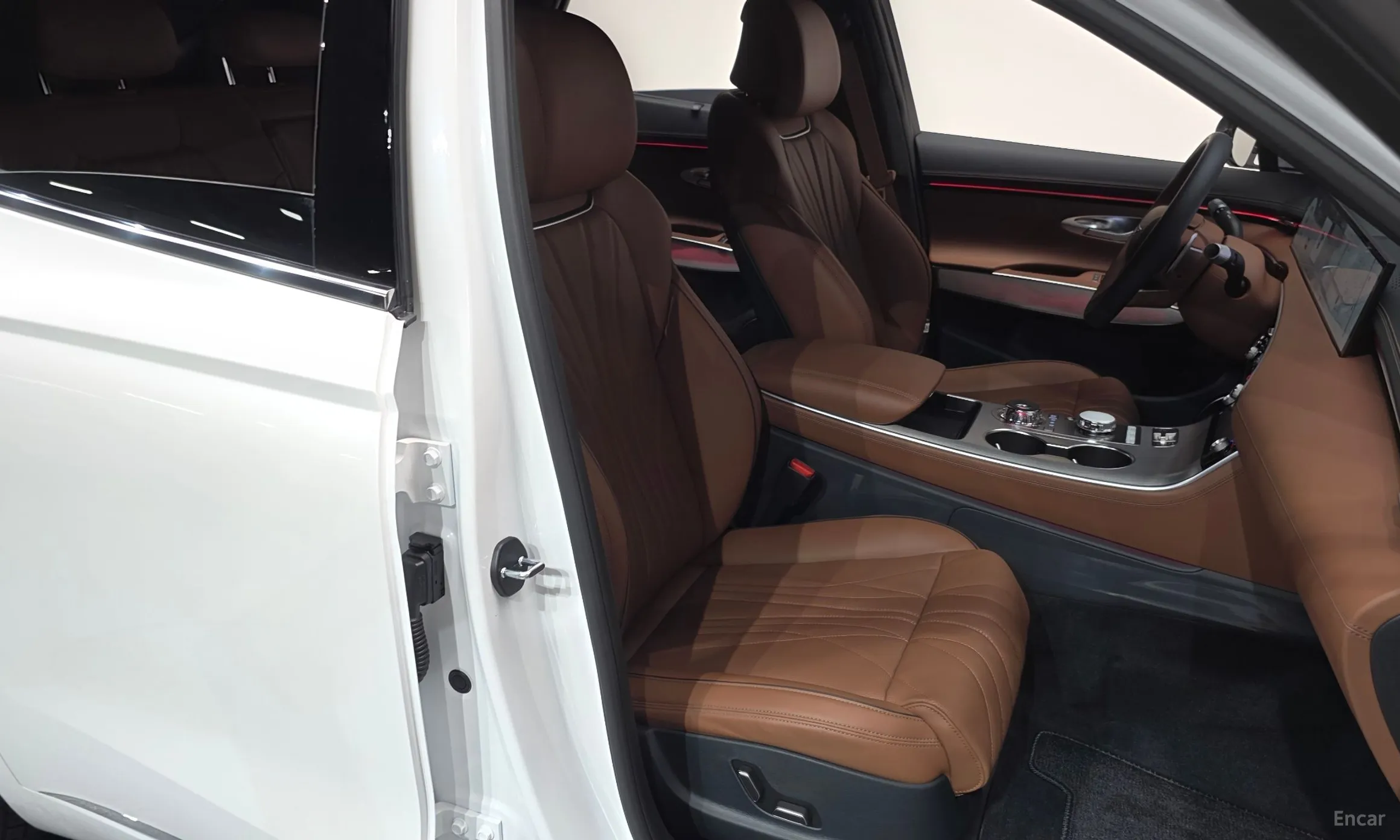 Genesis GV70 превью 10