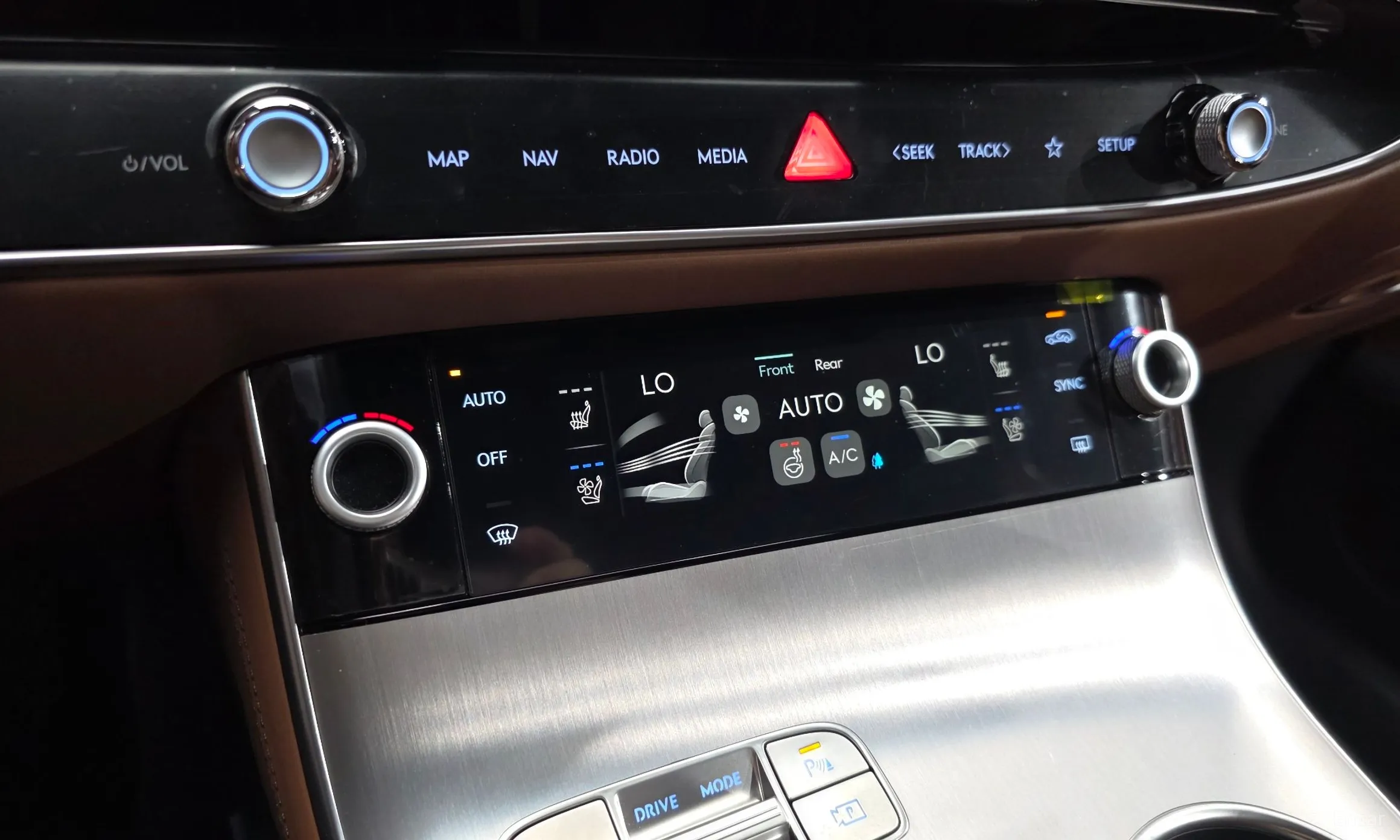 Genesis GV70 превью 16