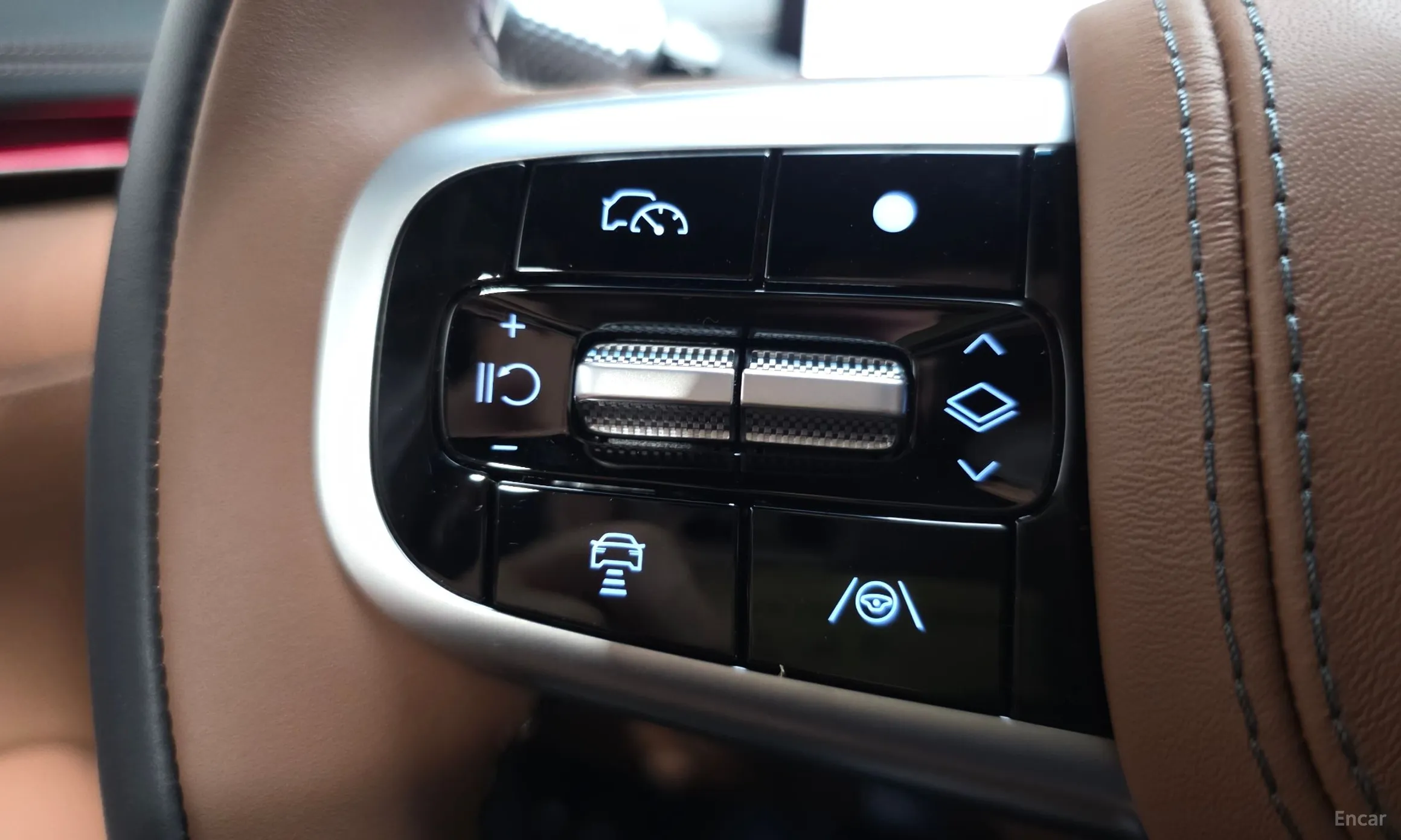 Genesis GV70 превью 17