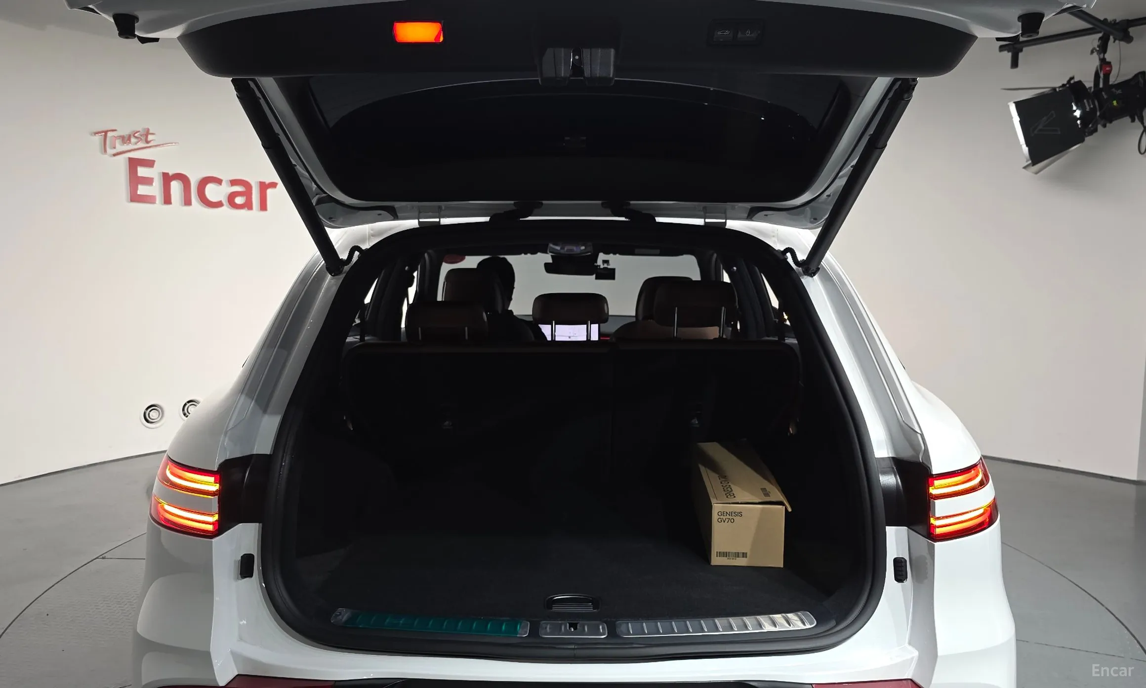 Genesis GV70 превью 20