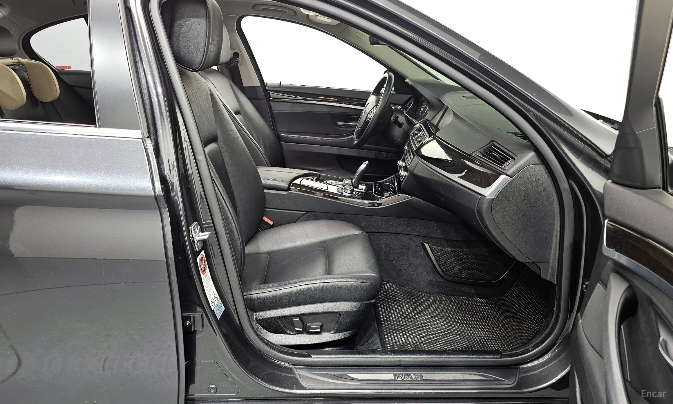 BMW 5 Series (F10) превью 11