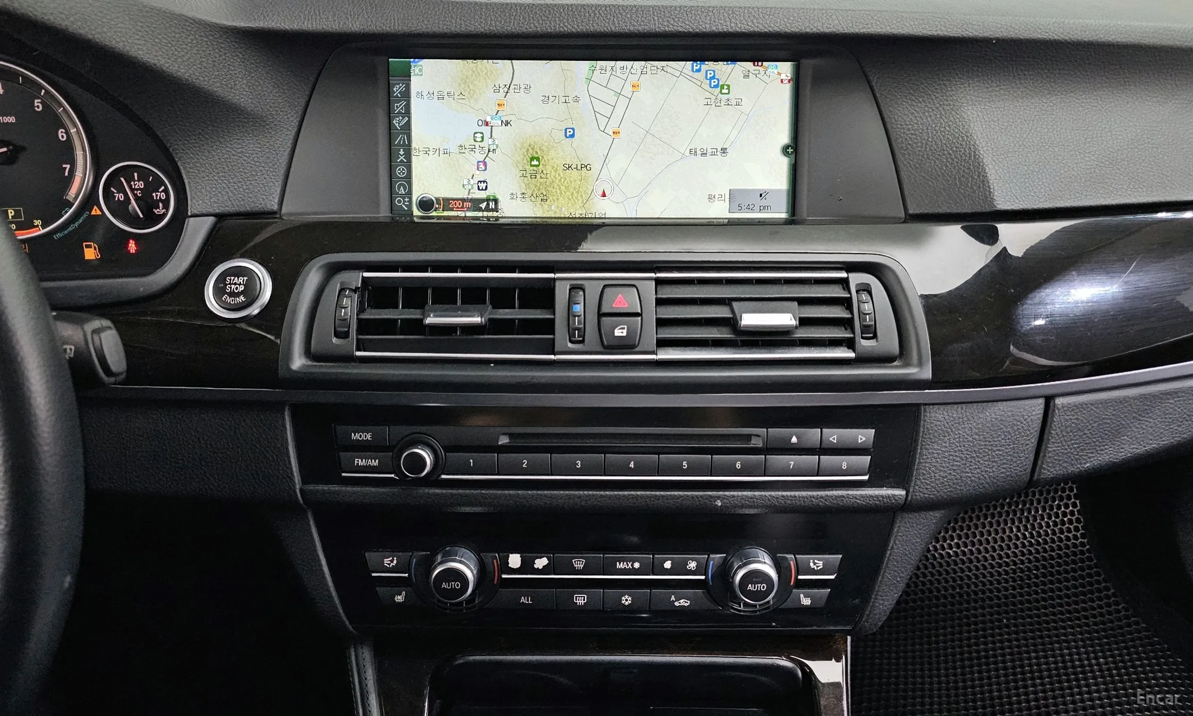 BMW 5 Series (F10) превью 14