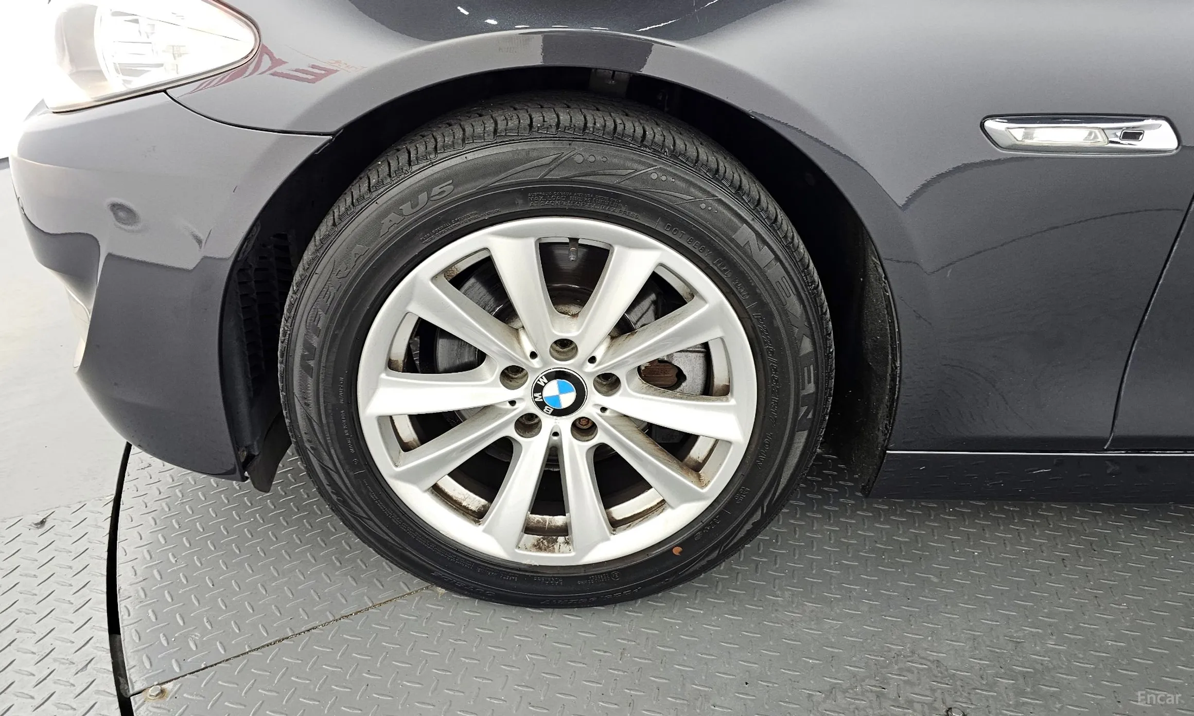 BMW 5 Series (F10) превью 5