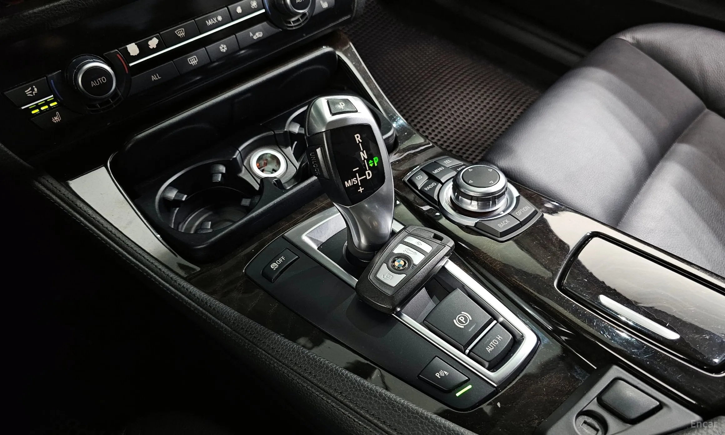 BMW 5 Series (F10) превью 9