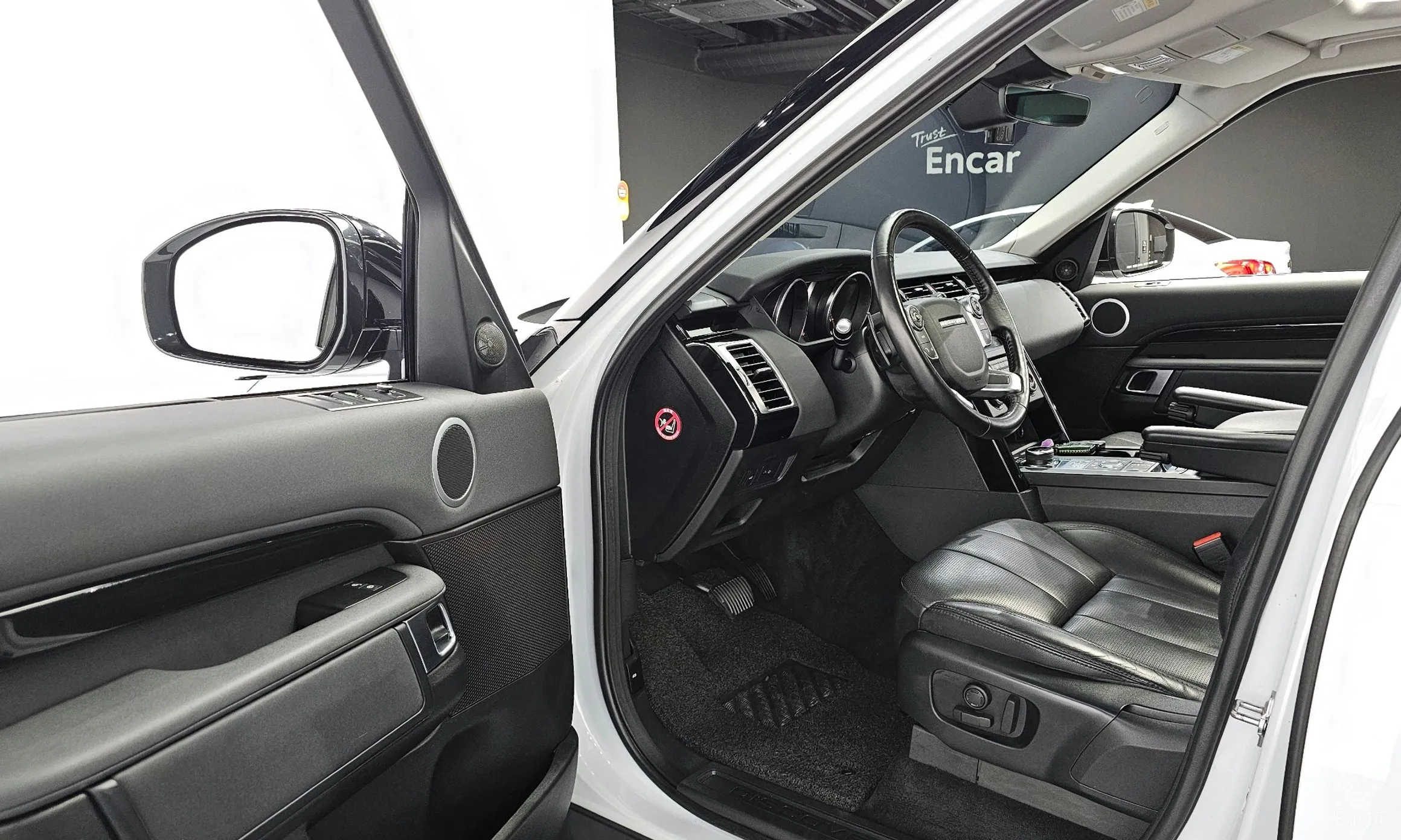 Land Rover Discovery 5 превью 10