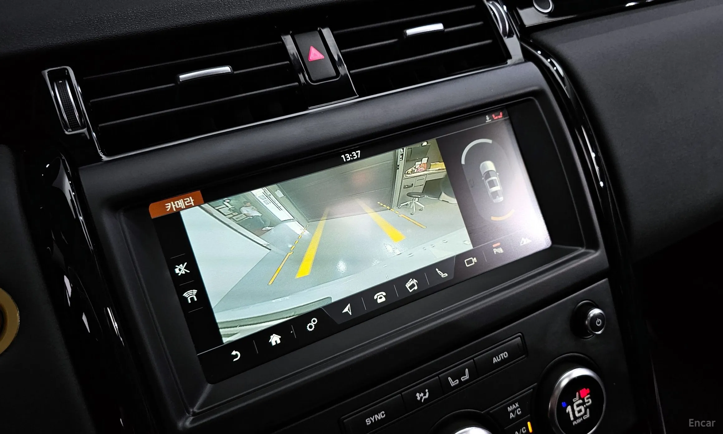 Land Rover Discovery 5 превью 14