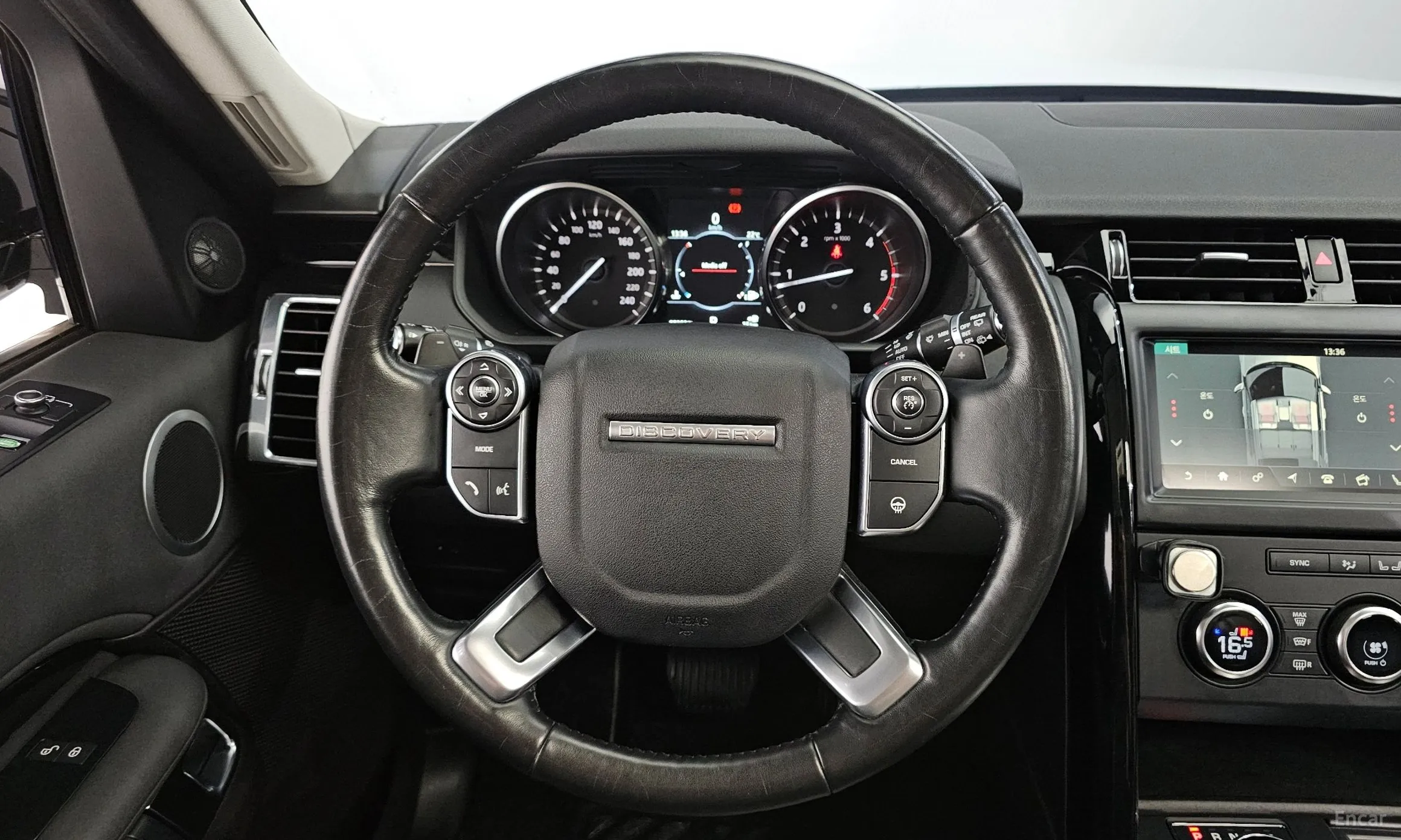 Land Rover Discovery 5 превью 15