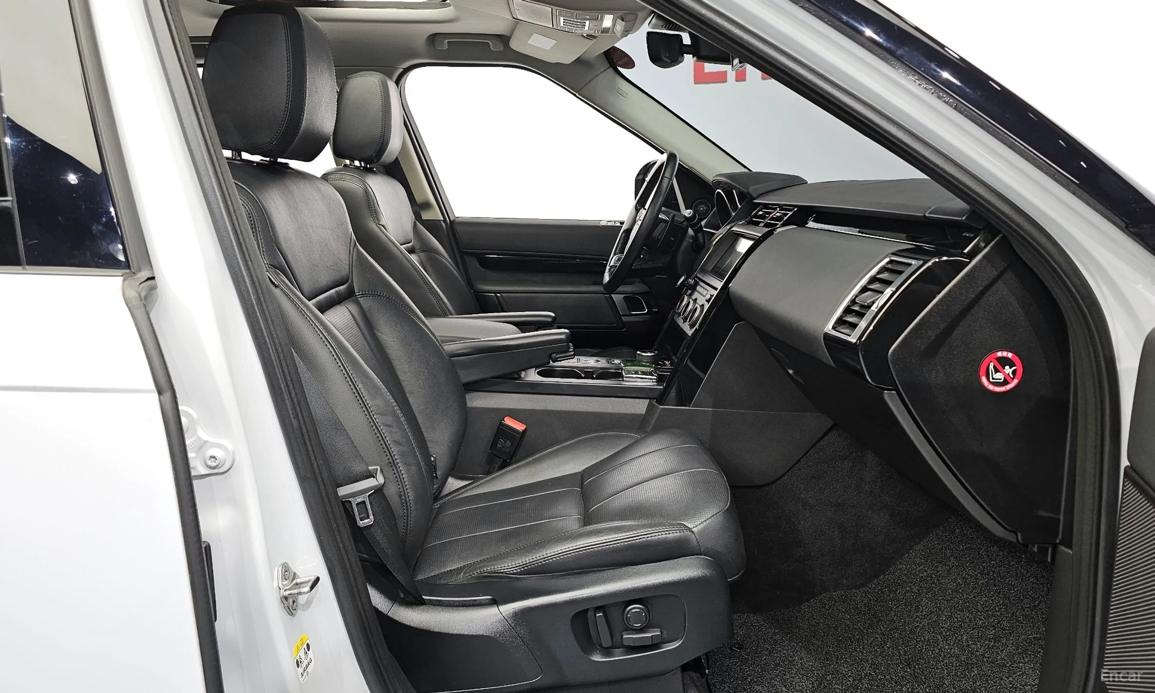 Land Rover Discovery 5 превью 9