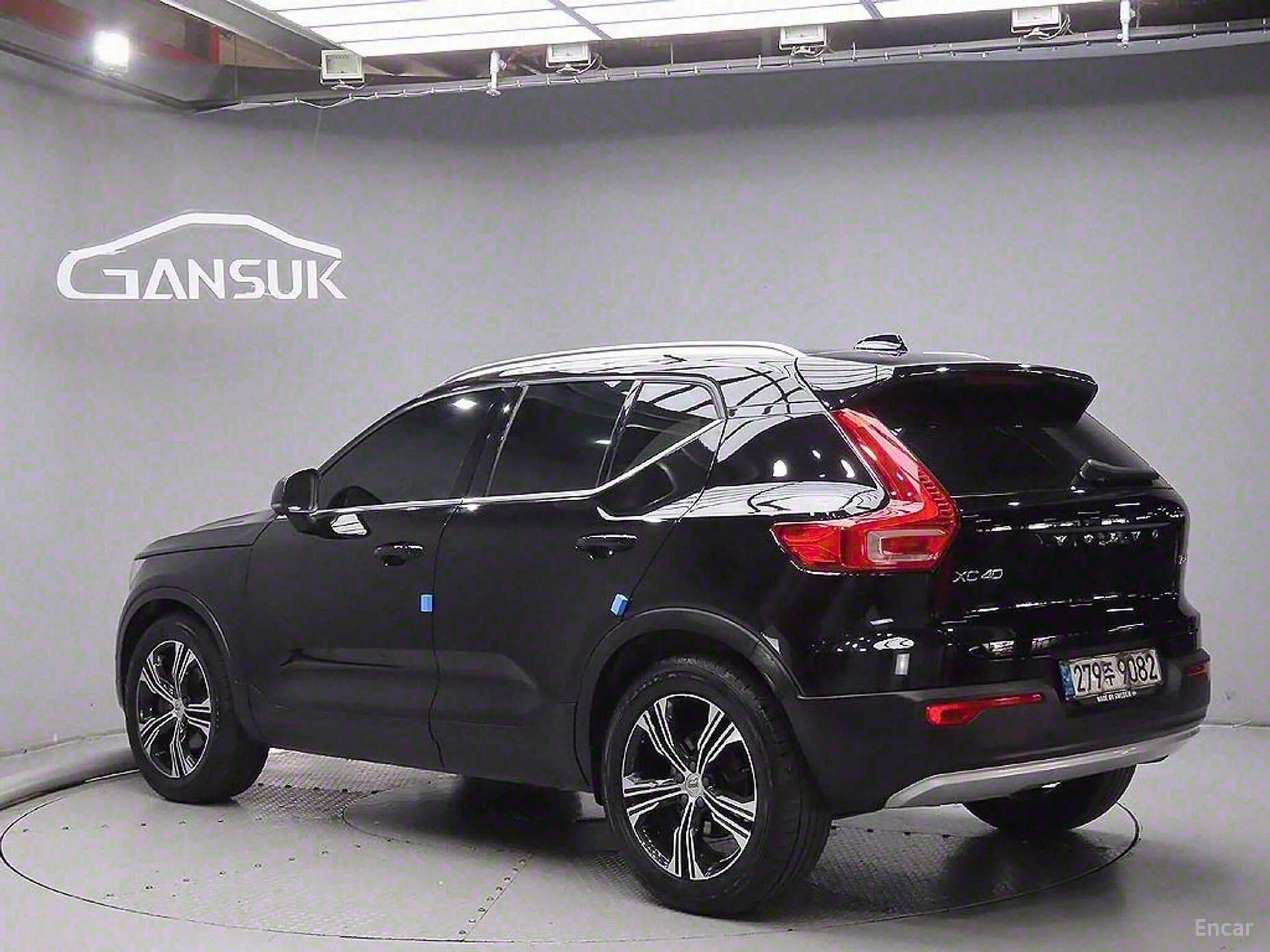Volvo XC40 превью 3