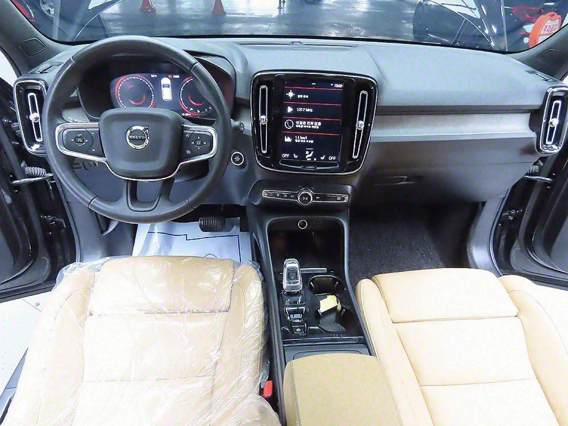 Volvo XC40 превью 7