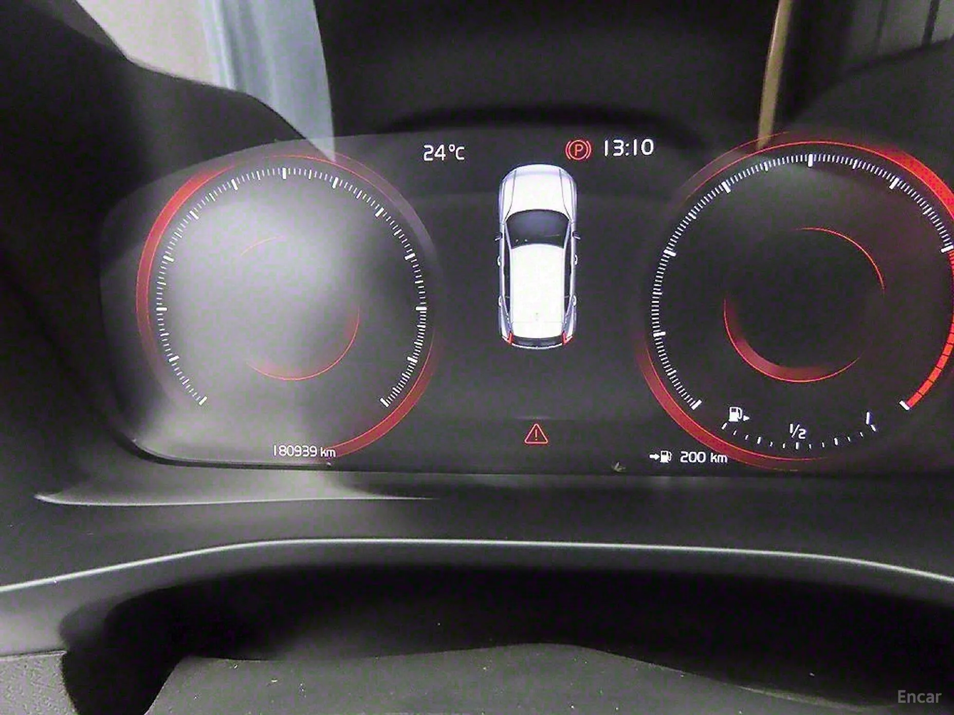 Volvo XC40 превью 8