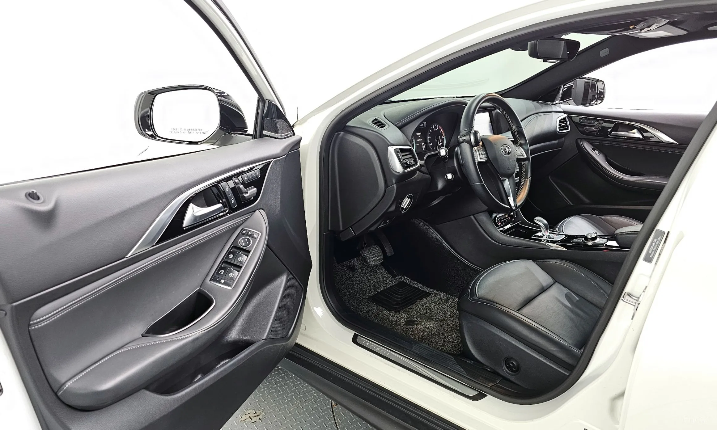 Infiniti QX30 превью 10