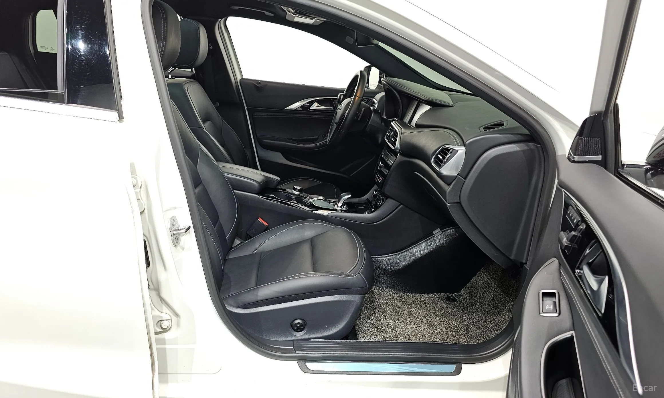 Infiniti QX30 превью 11