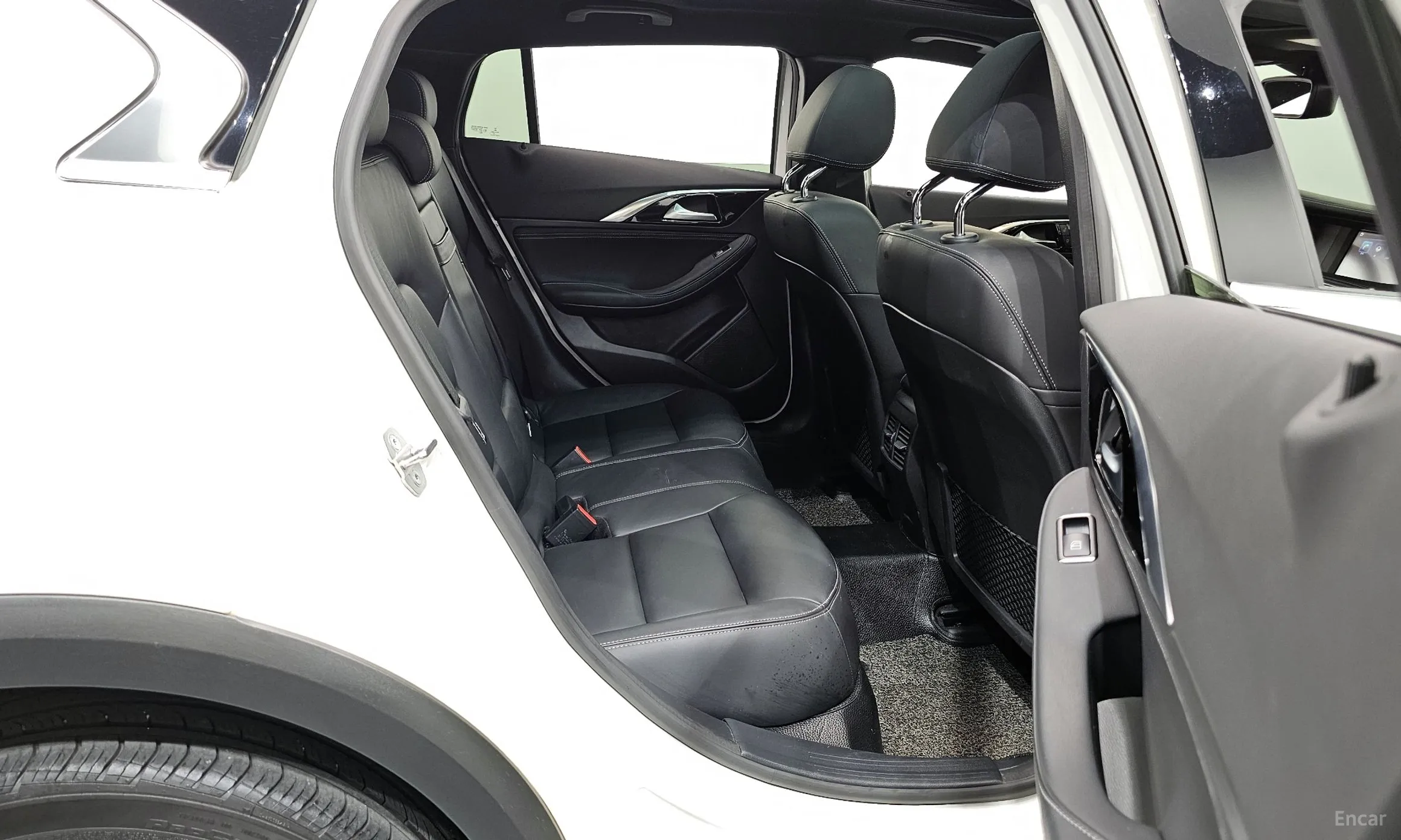 Infiniti QX30 превью 12