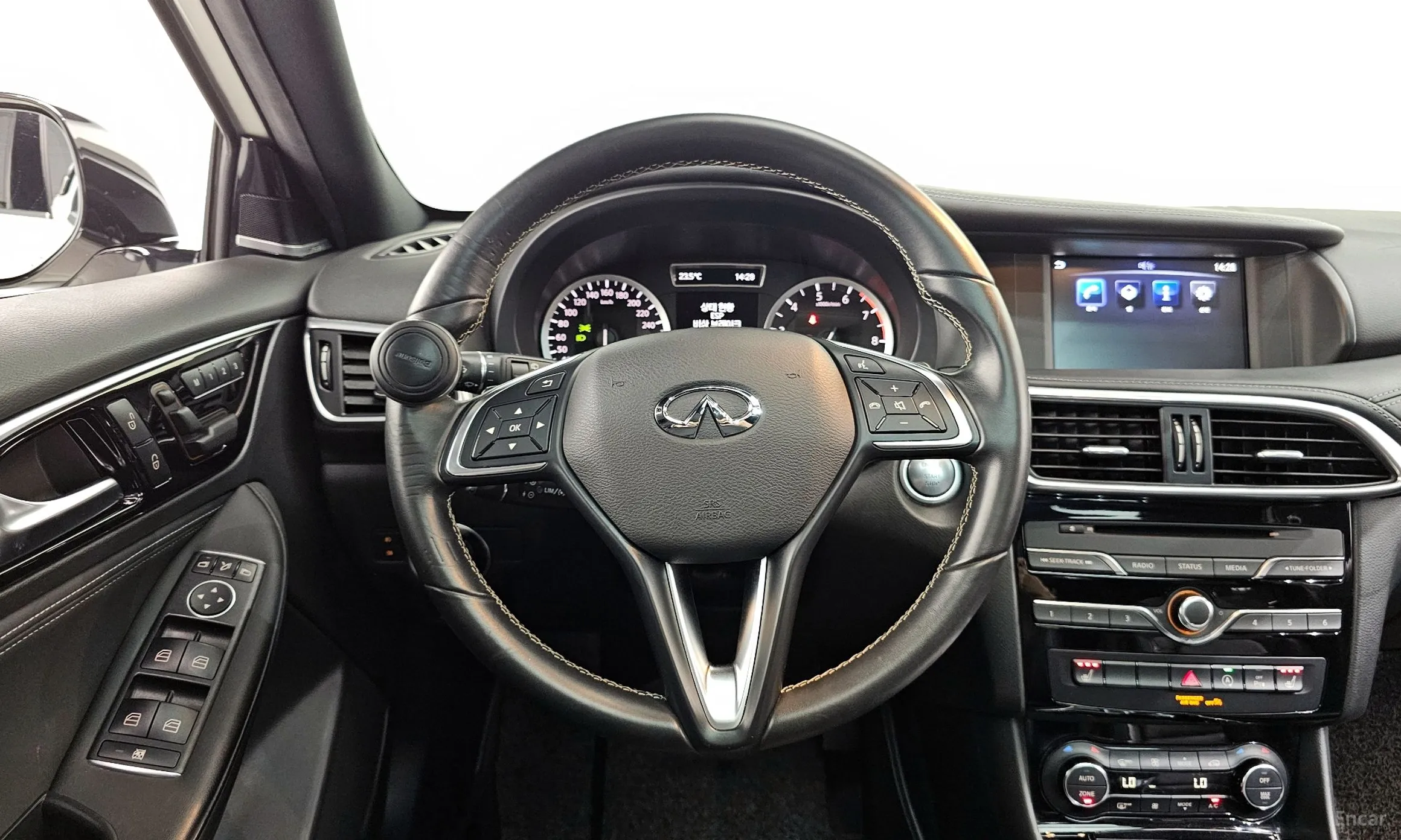 Infiniti QX30 превью 13