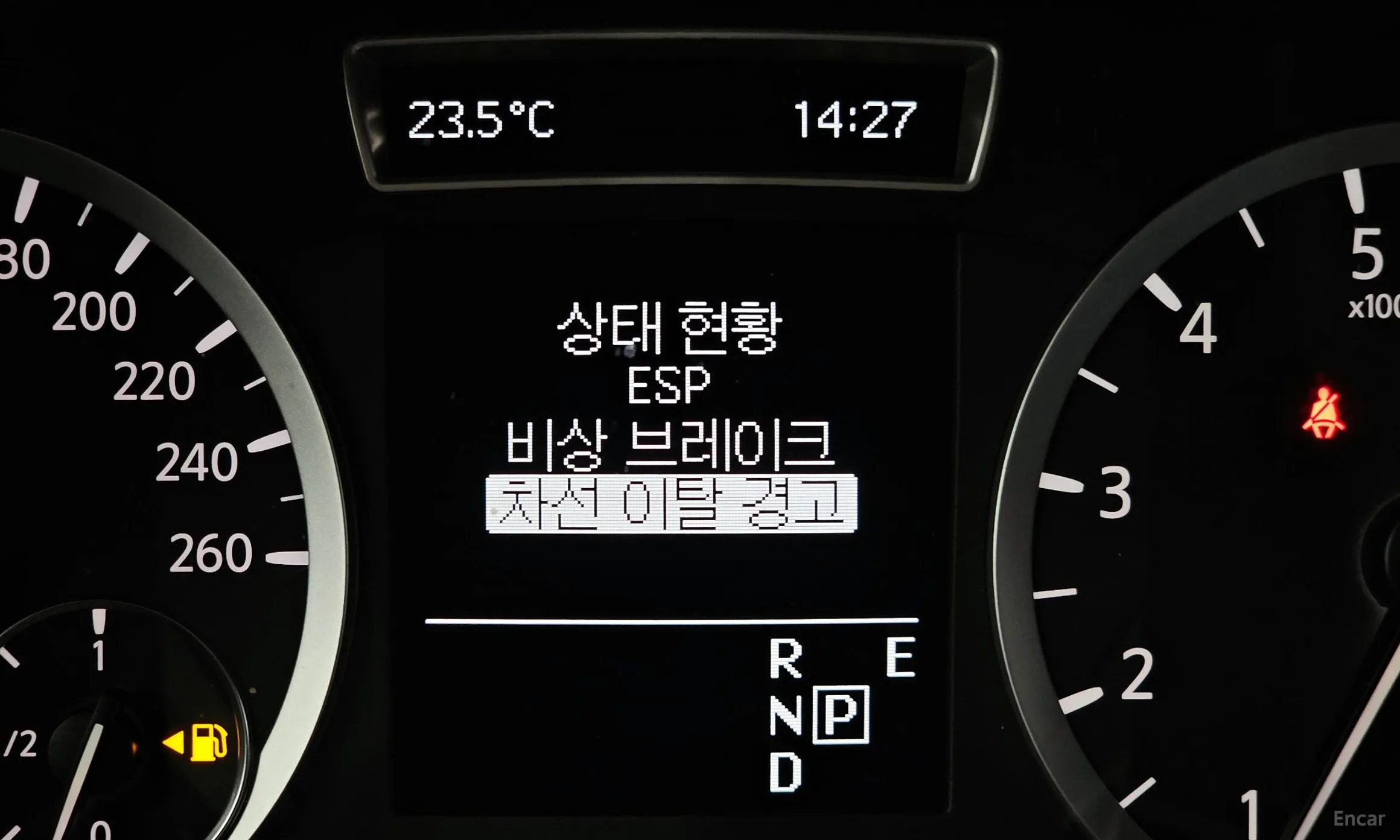 Infiniti QX30 превью 16