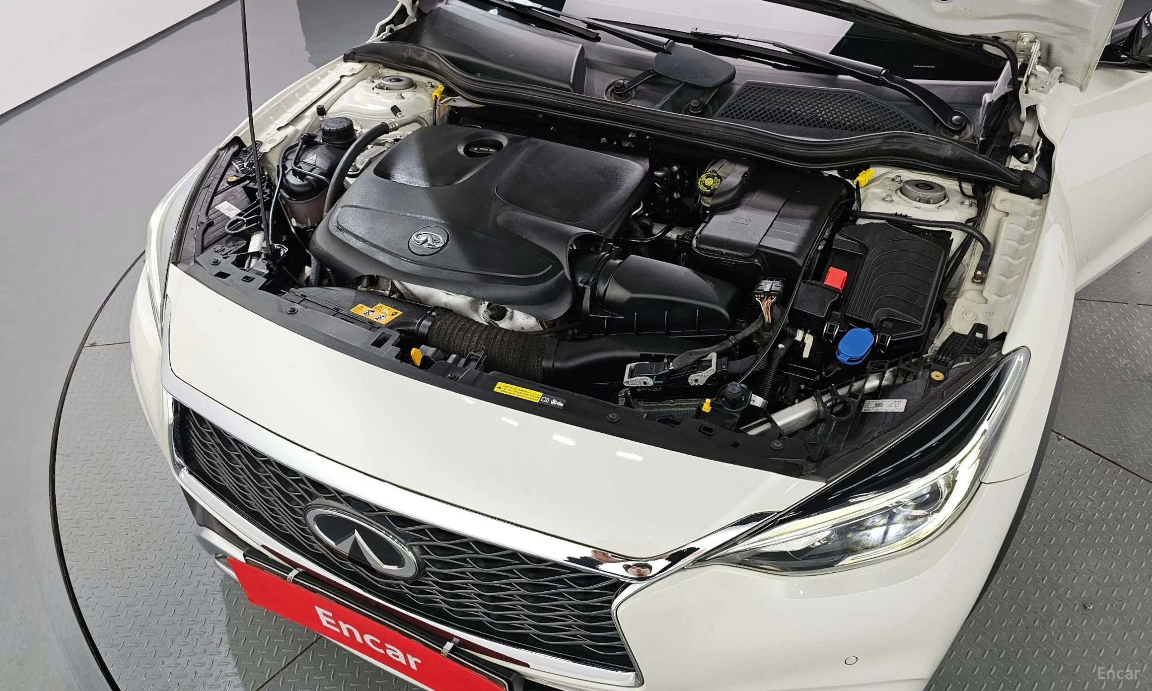 Infiniti QX30 превью 6