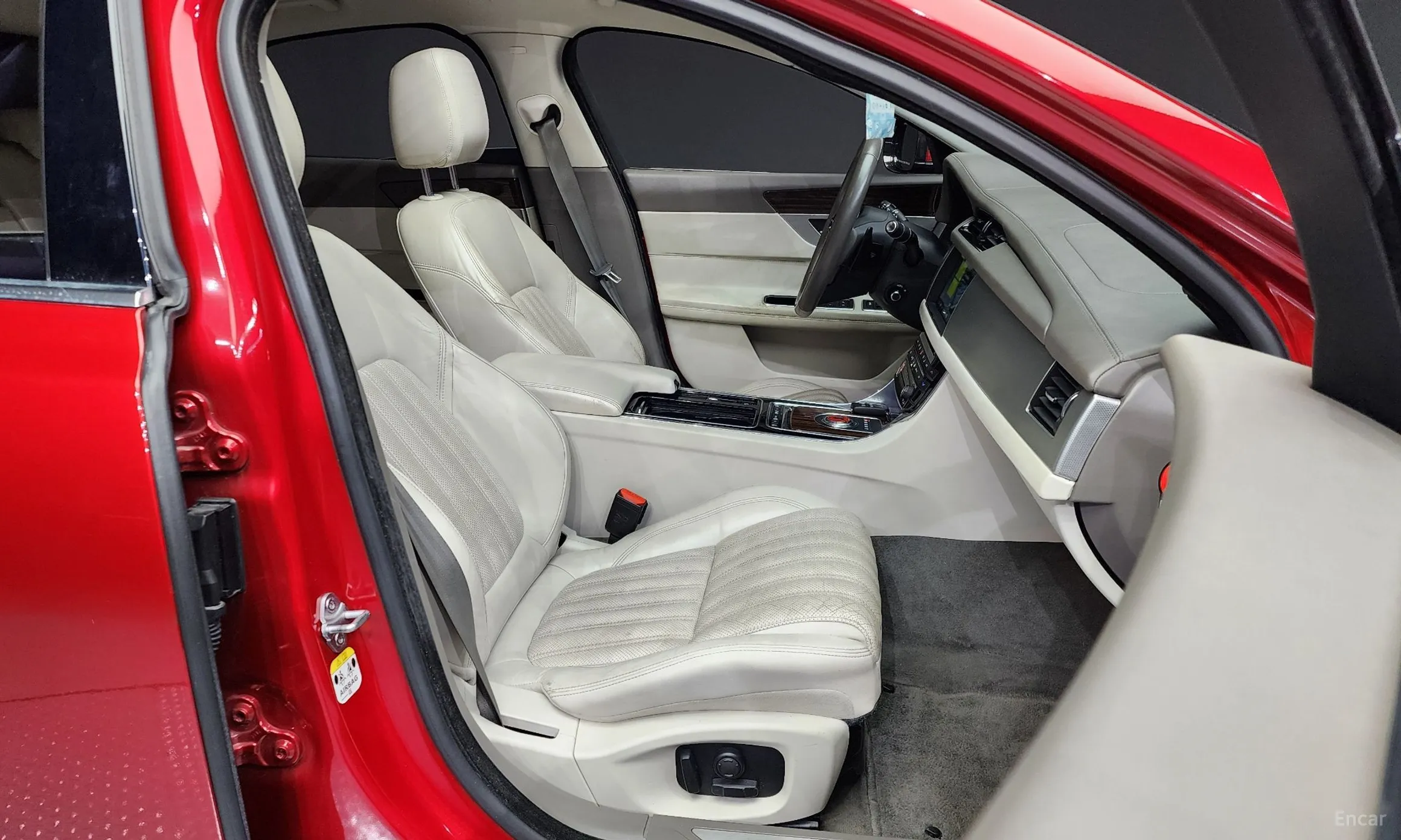 Jaguar XF (x260) превью 11