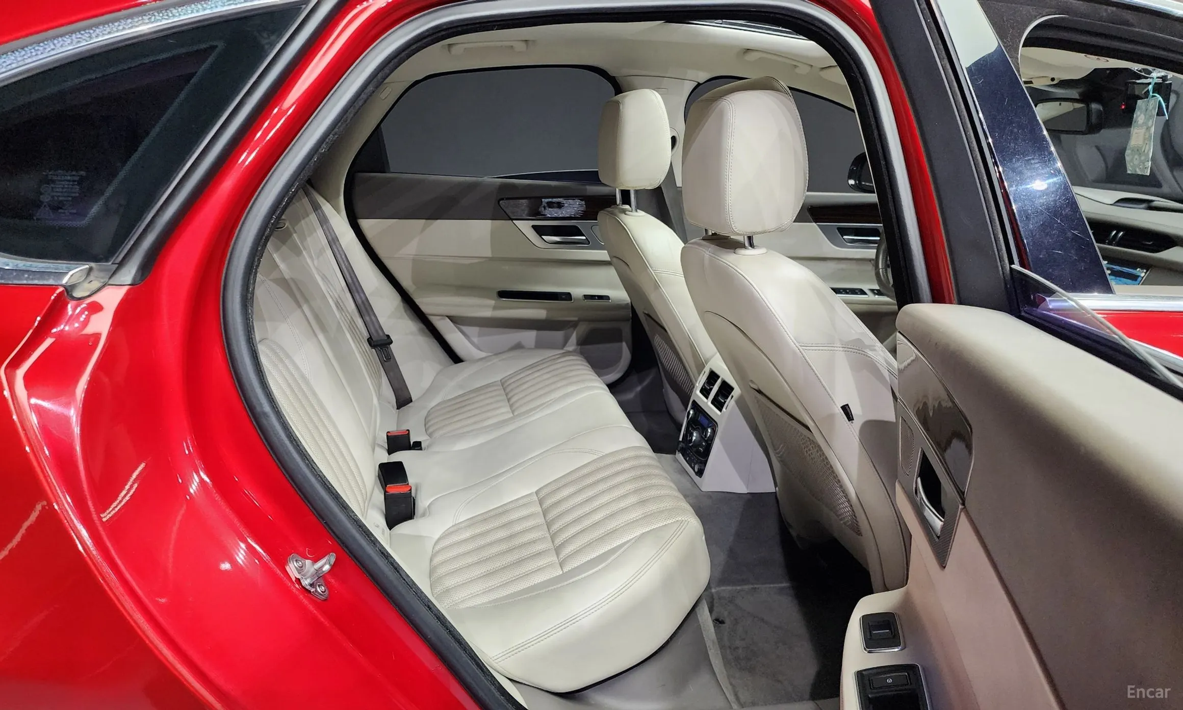 Jaguar XF (x260) превью 12