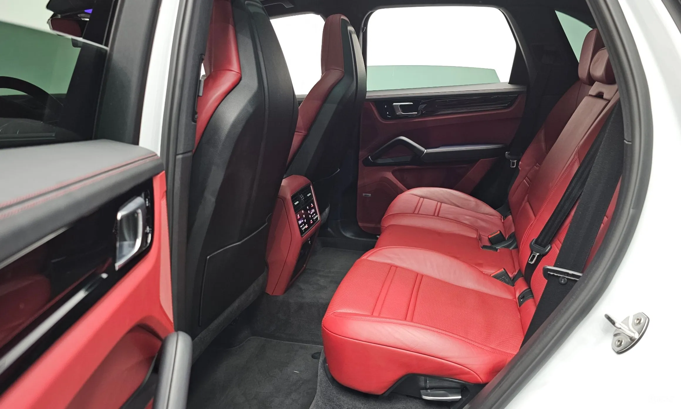 Porsche Cayenne (PO536) превью 12