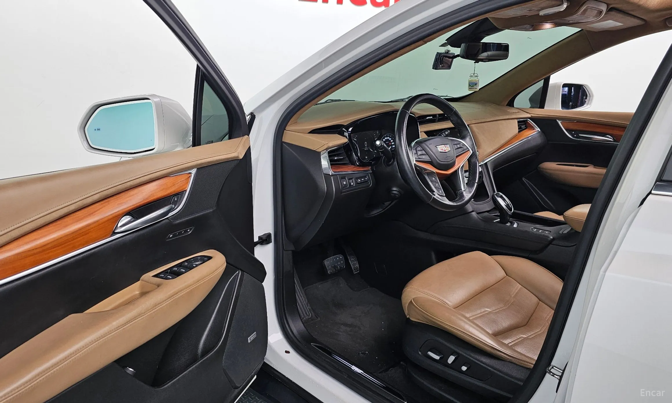 Cadillac XT5 превью 12