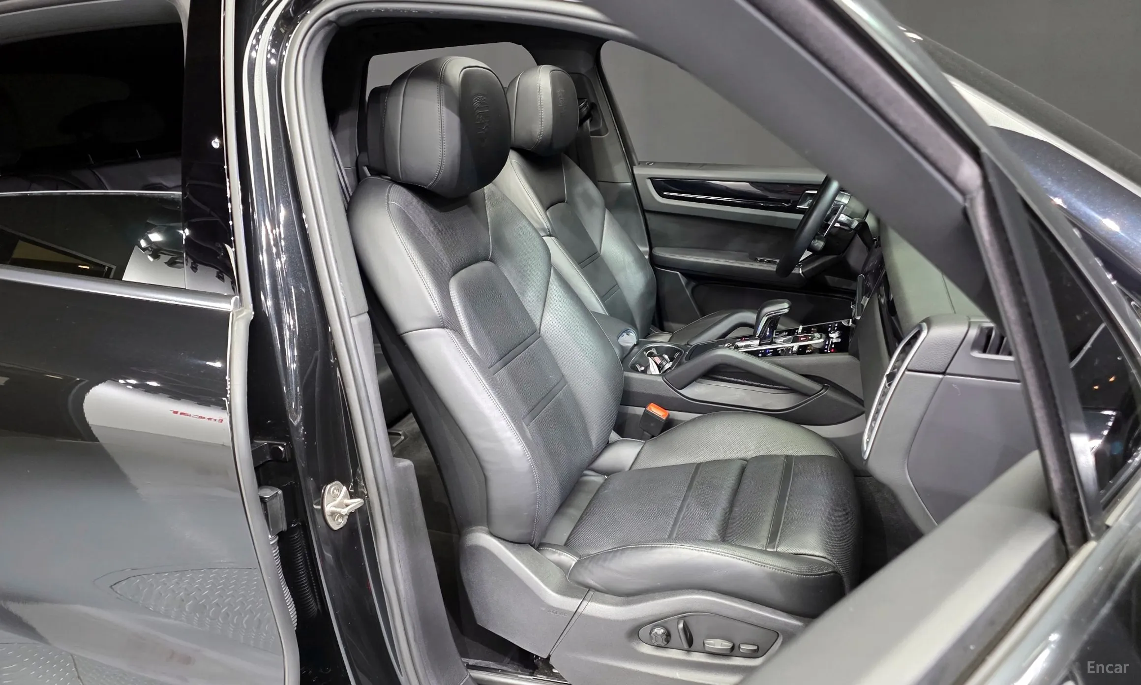 Porsche Cayenne (PO536) превью 12