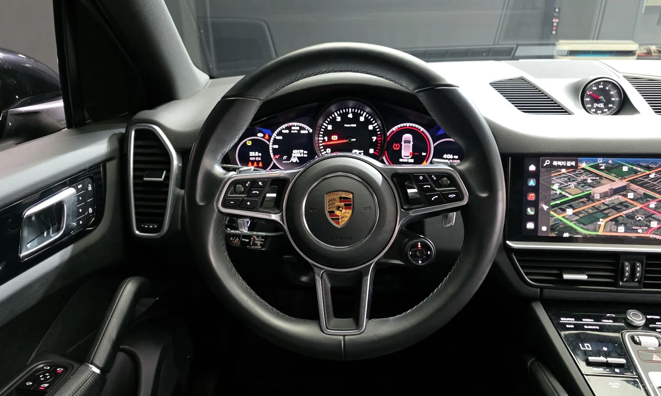 Porsche Cayenne (PO536) превью 13