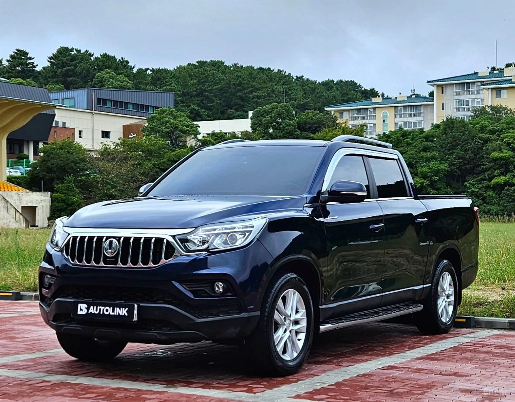 Rexton Sports Khan