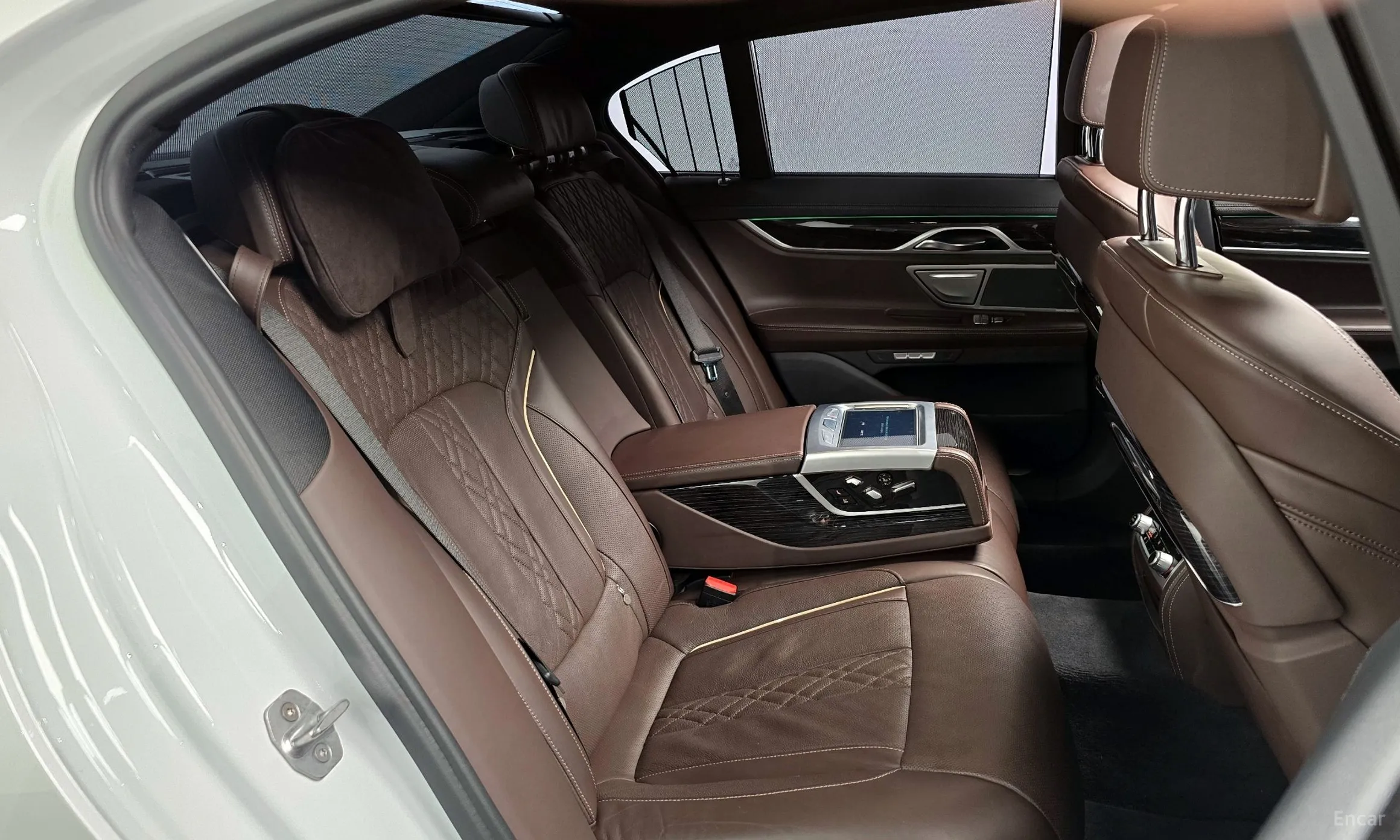 BMW 7 Series (G11) превью 12
