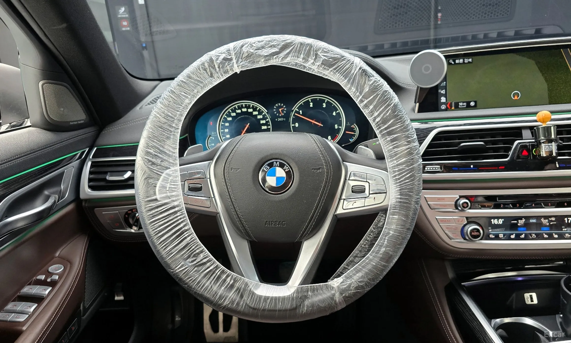BMW 7 Series (G11) превью 13