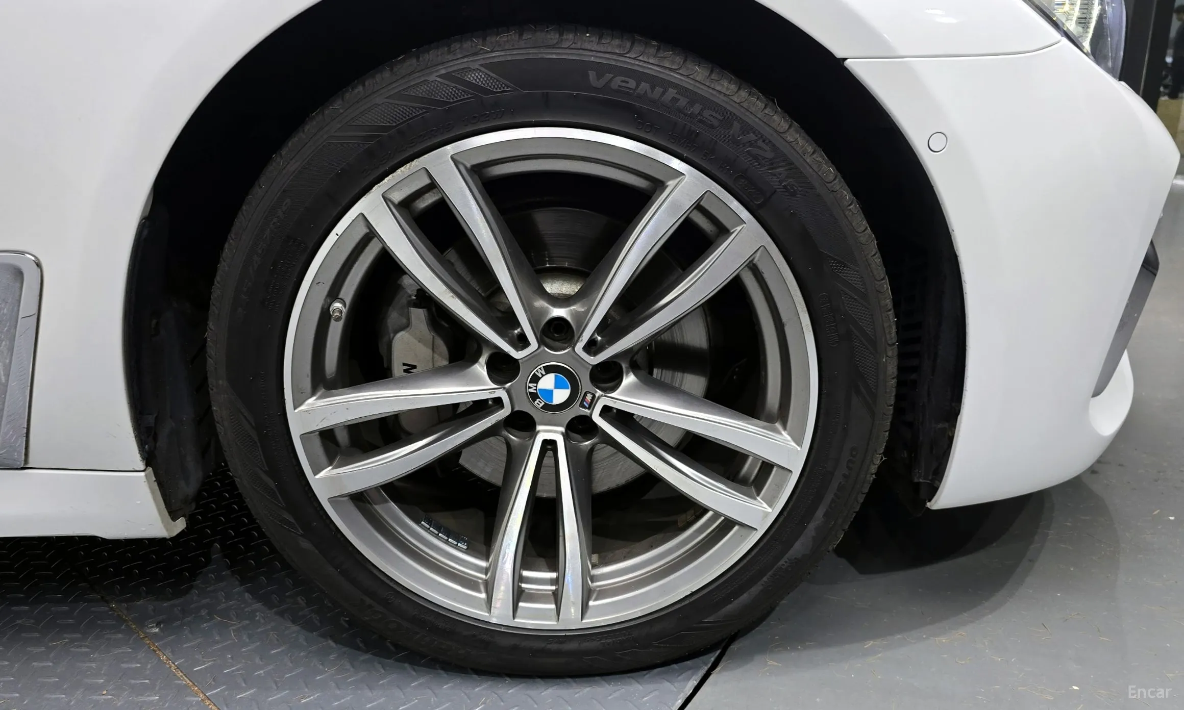 BMW 7 Series (G11) превью 5