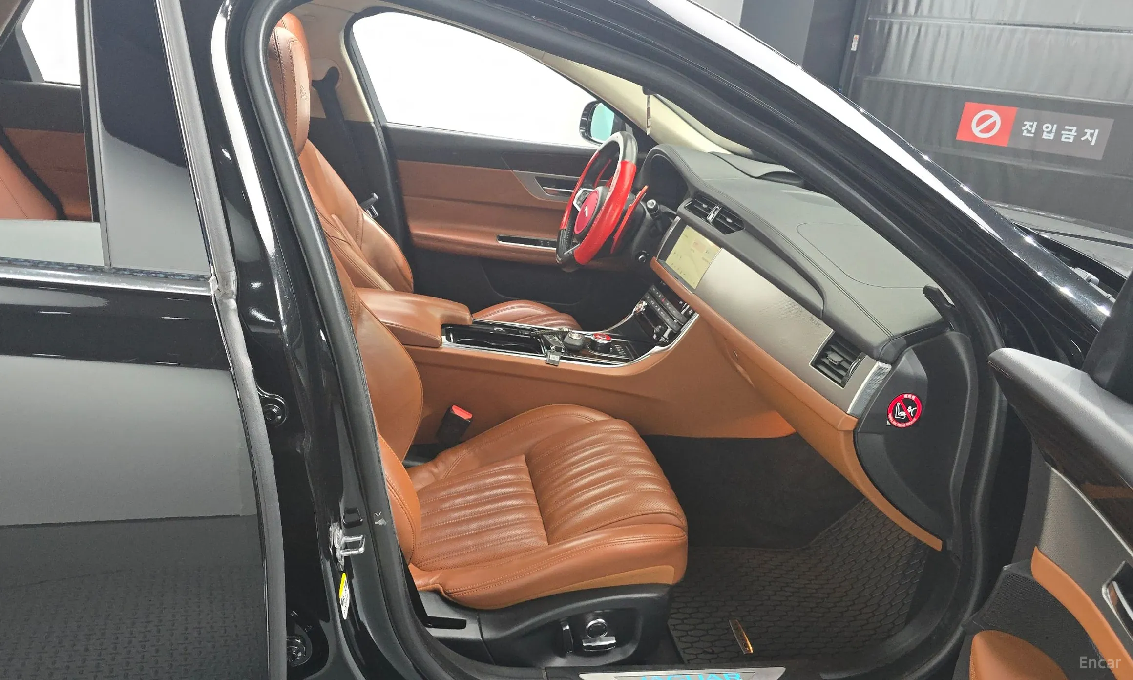 Jaguar XF (x260) превью 10