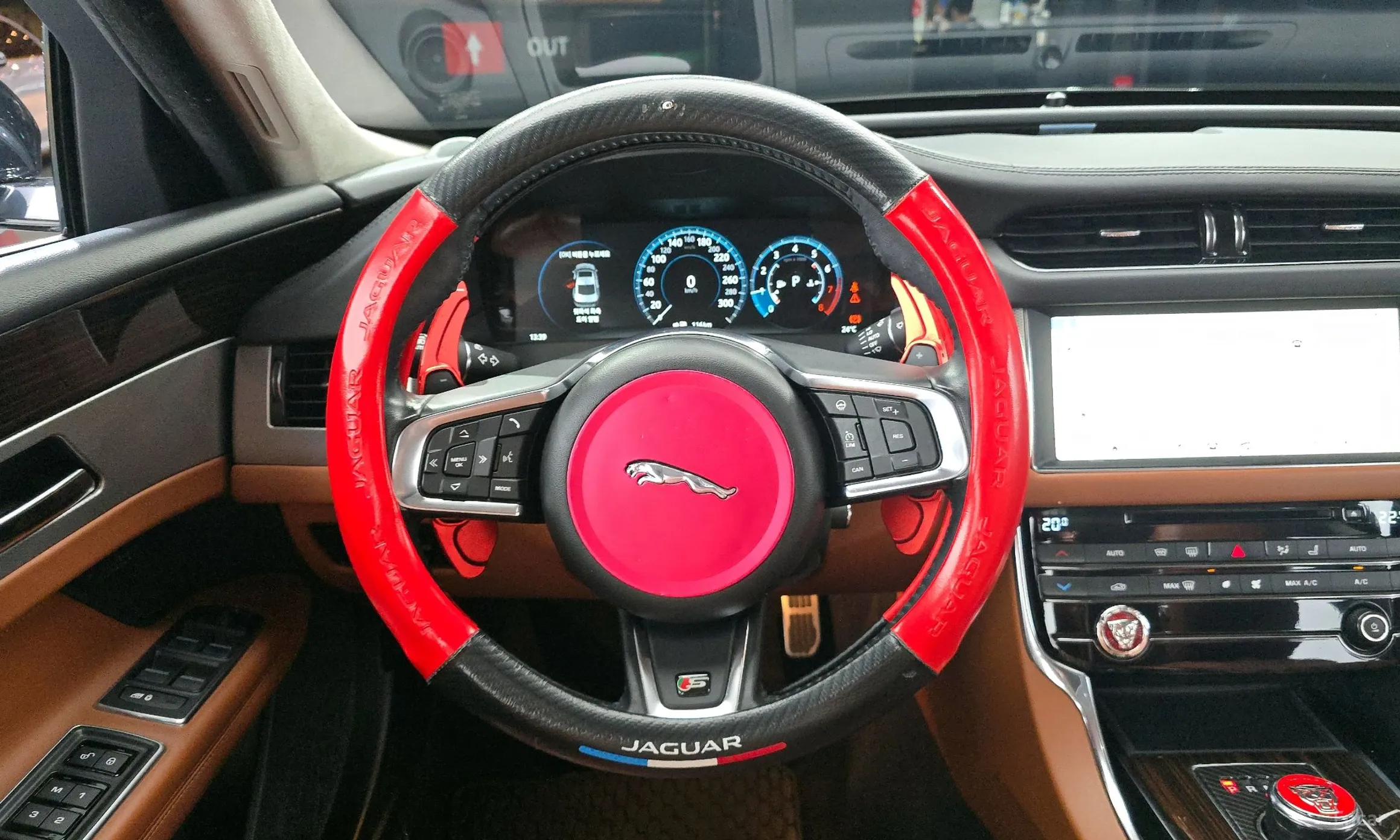 Jaguar XF (x260) превью 13