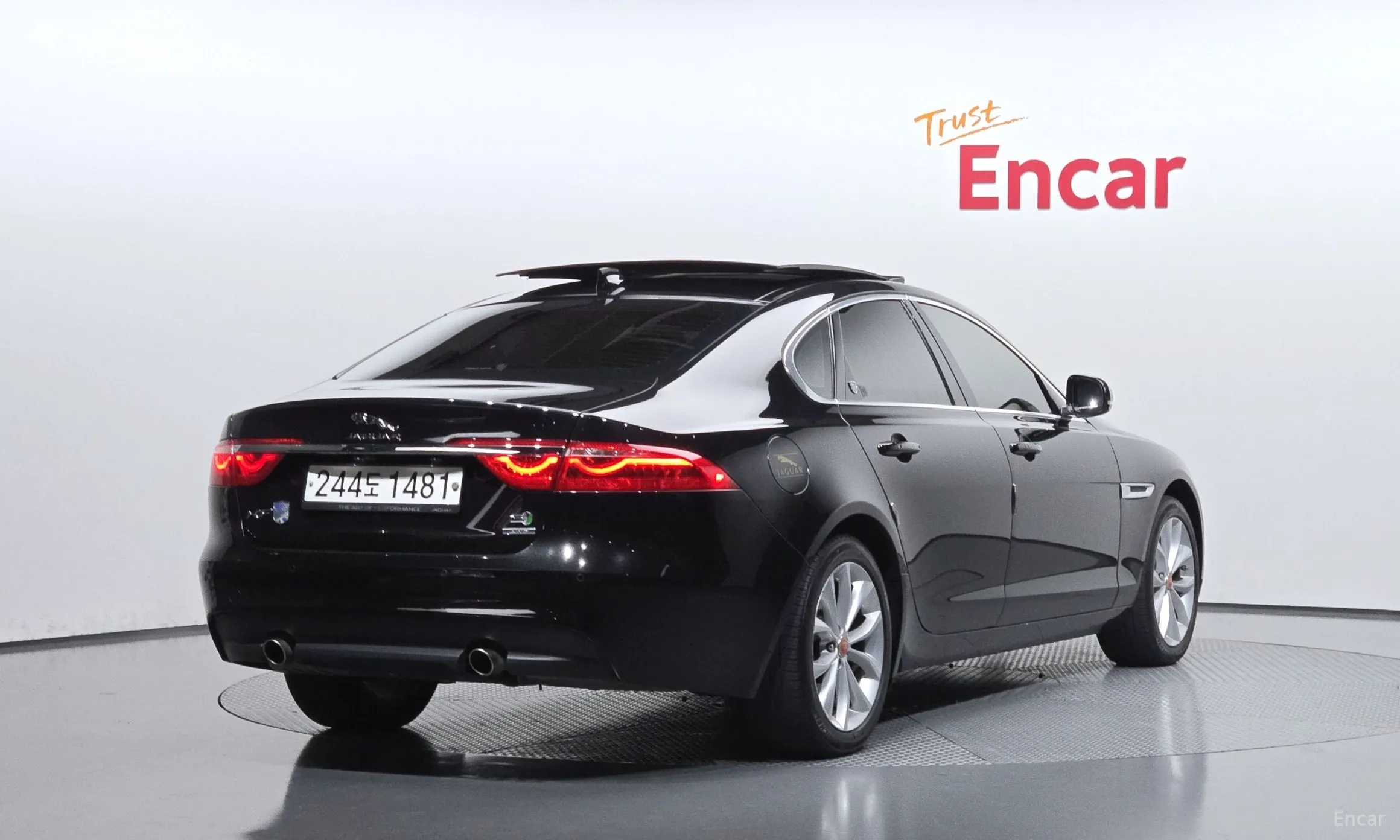 Jaguar XF (x260)