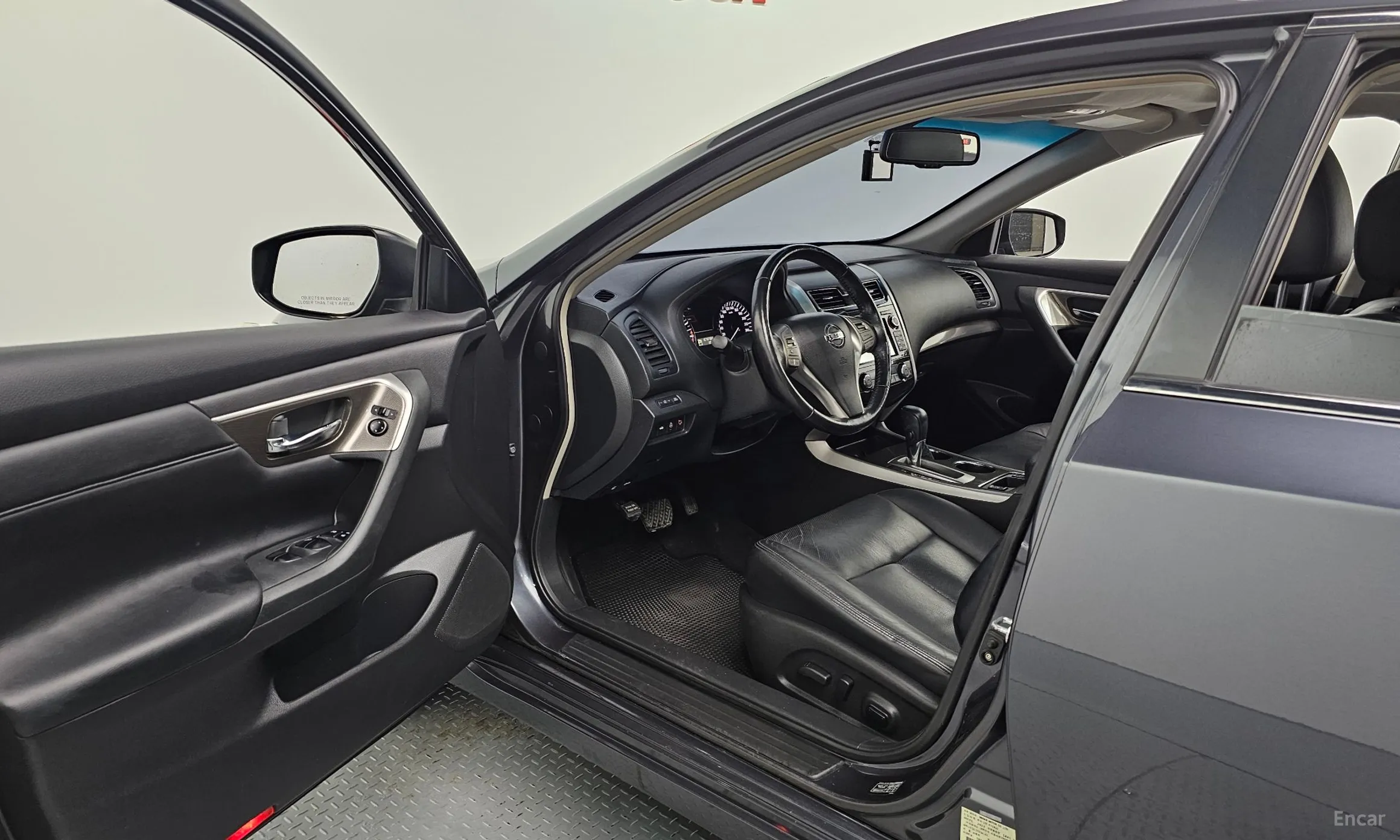 Nissan Altima превью 10