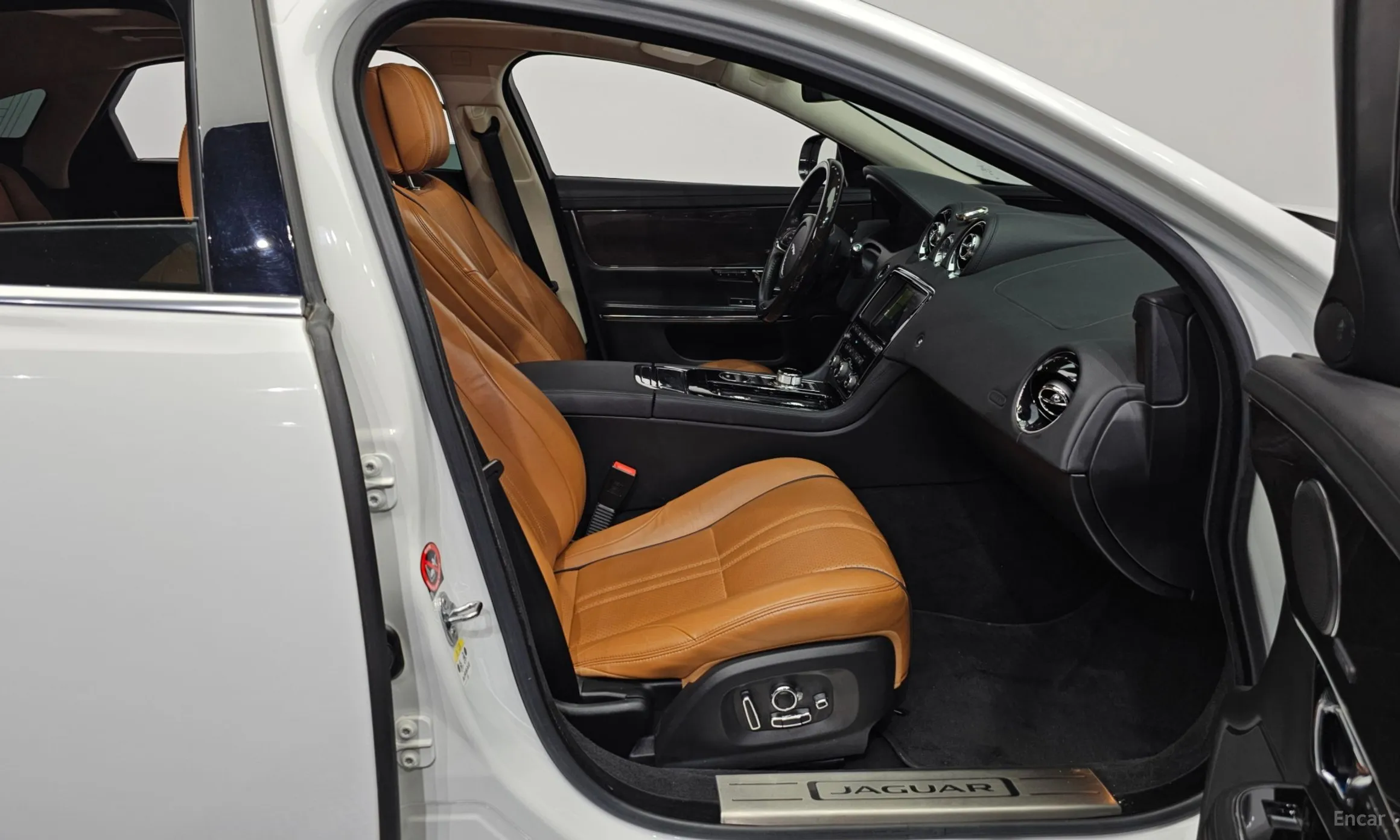Jaguar All New XJ превью 11