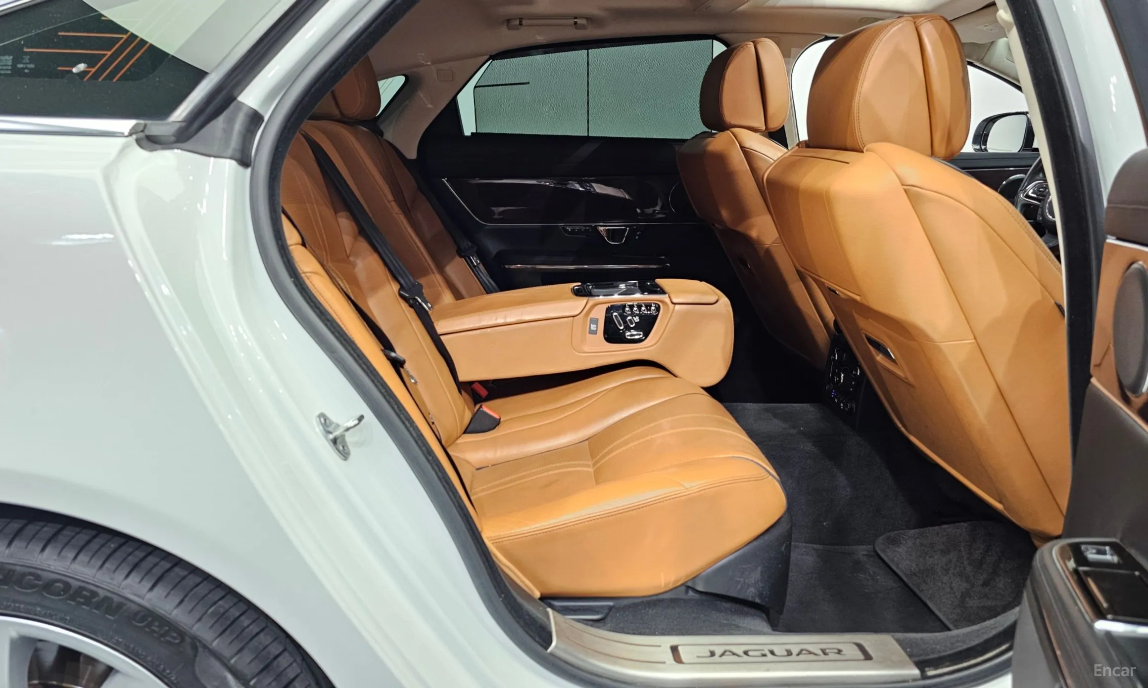 Jaguar All New XJ превью 12