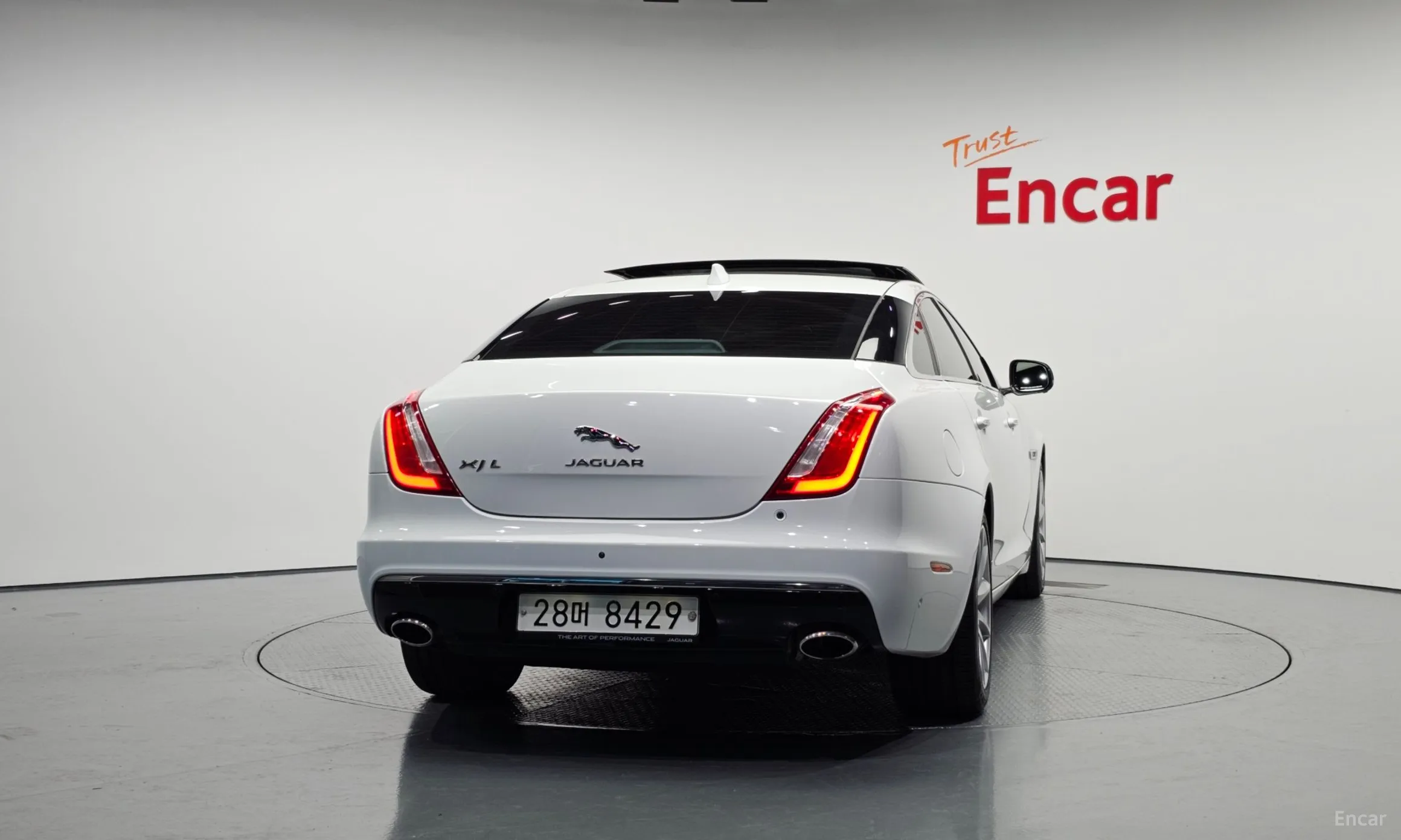 Jaguar All New XJ превью 4