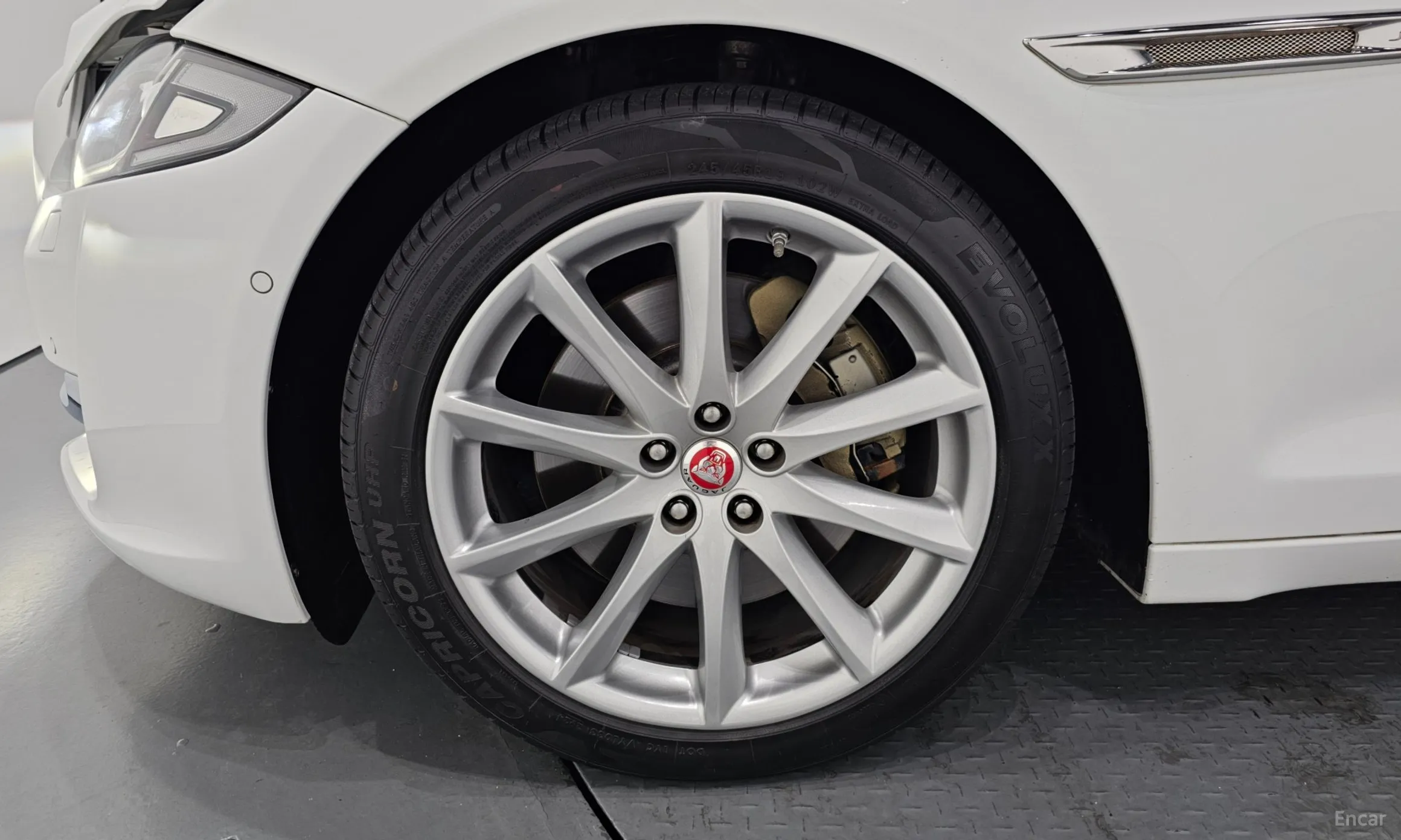Jaguar All New XJ превью 5