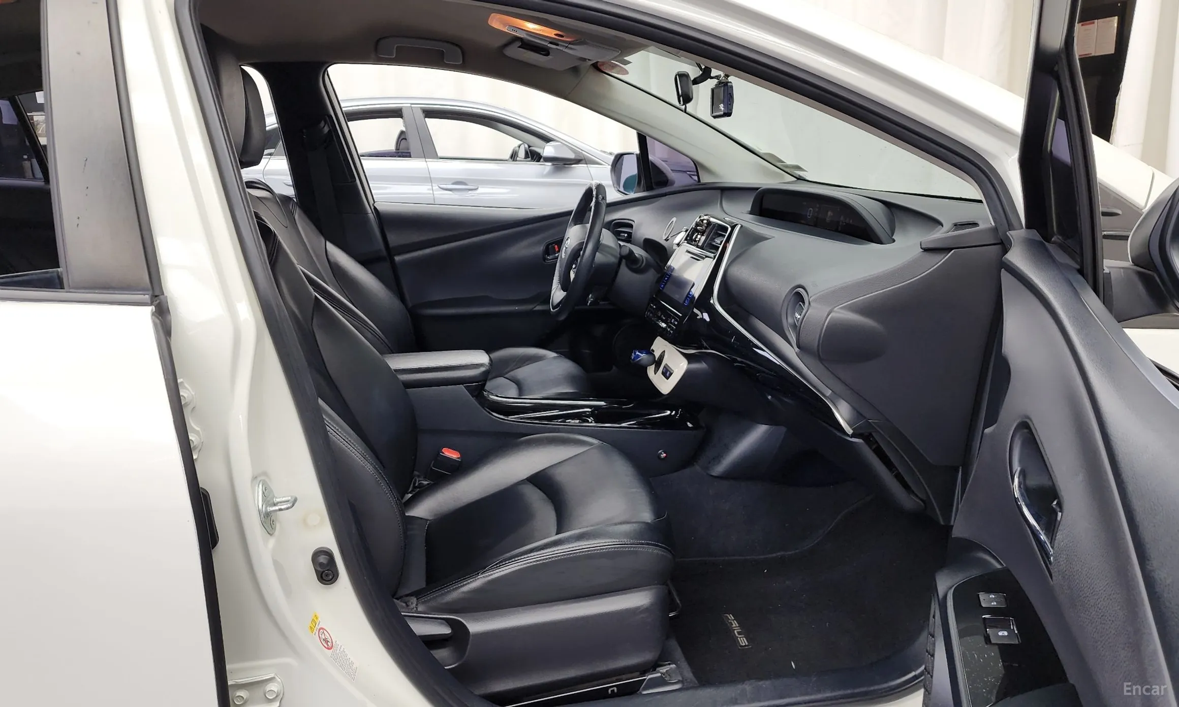 Toyota Prius 4th Generation превью 11