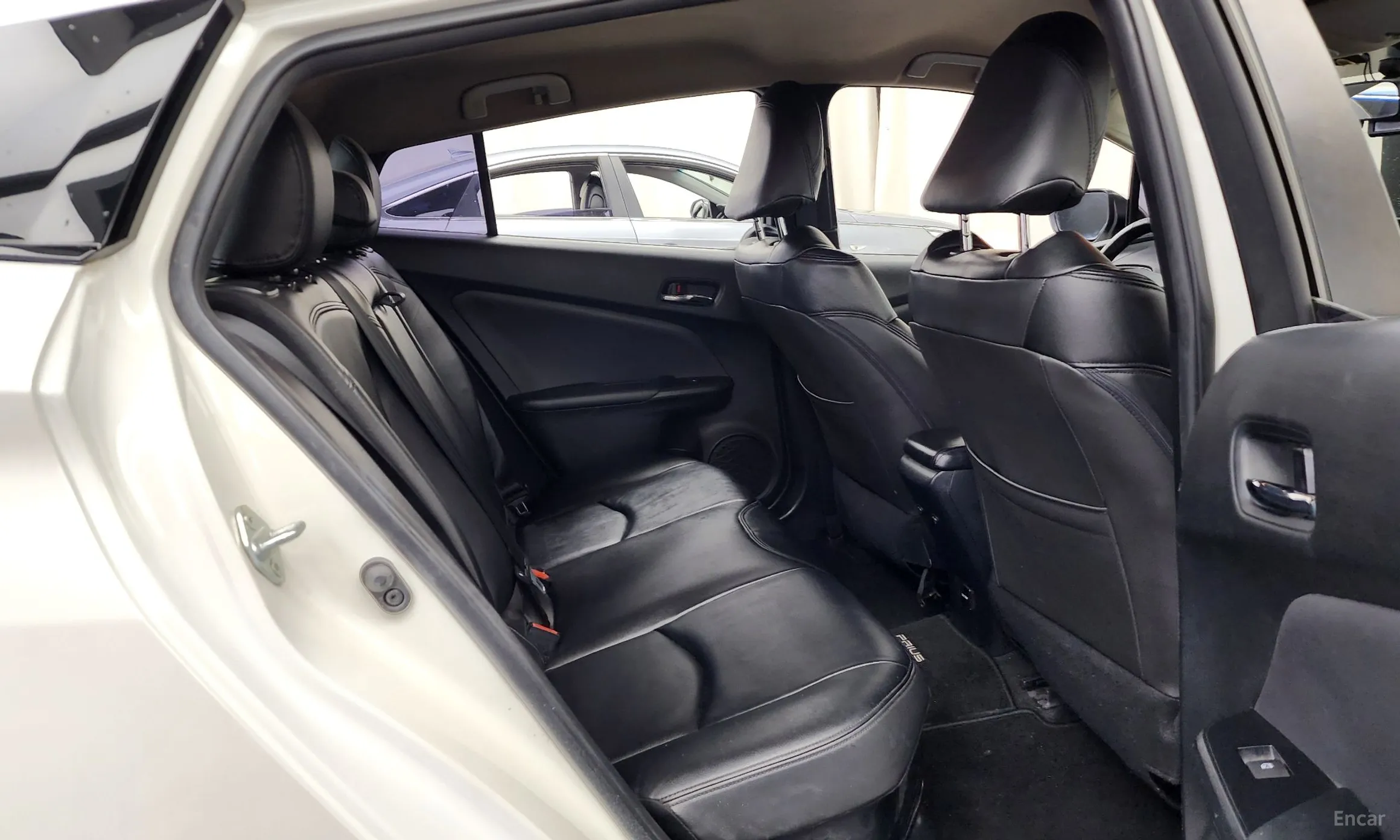 Toyota Prius 4th Generation превью 12