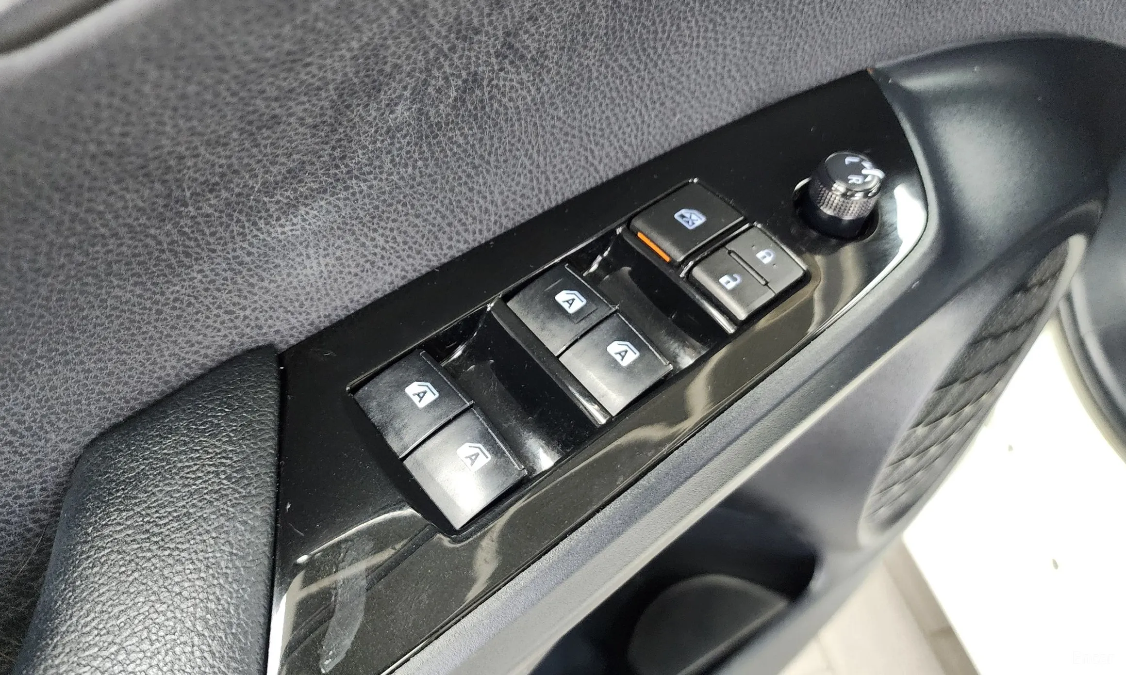 Toyota Prius 4th Generation превью 14