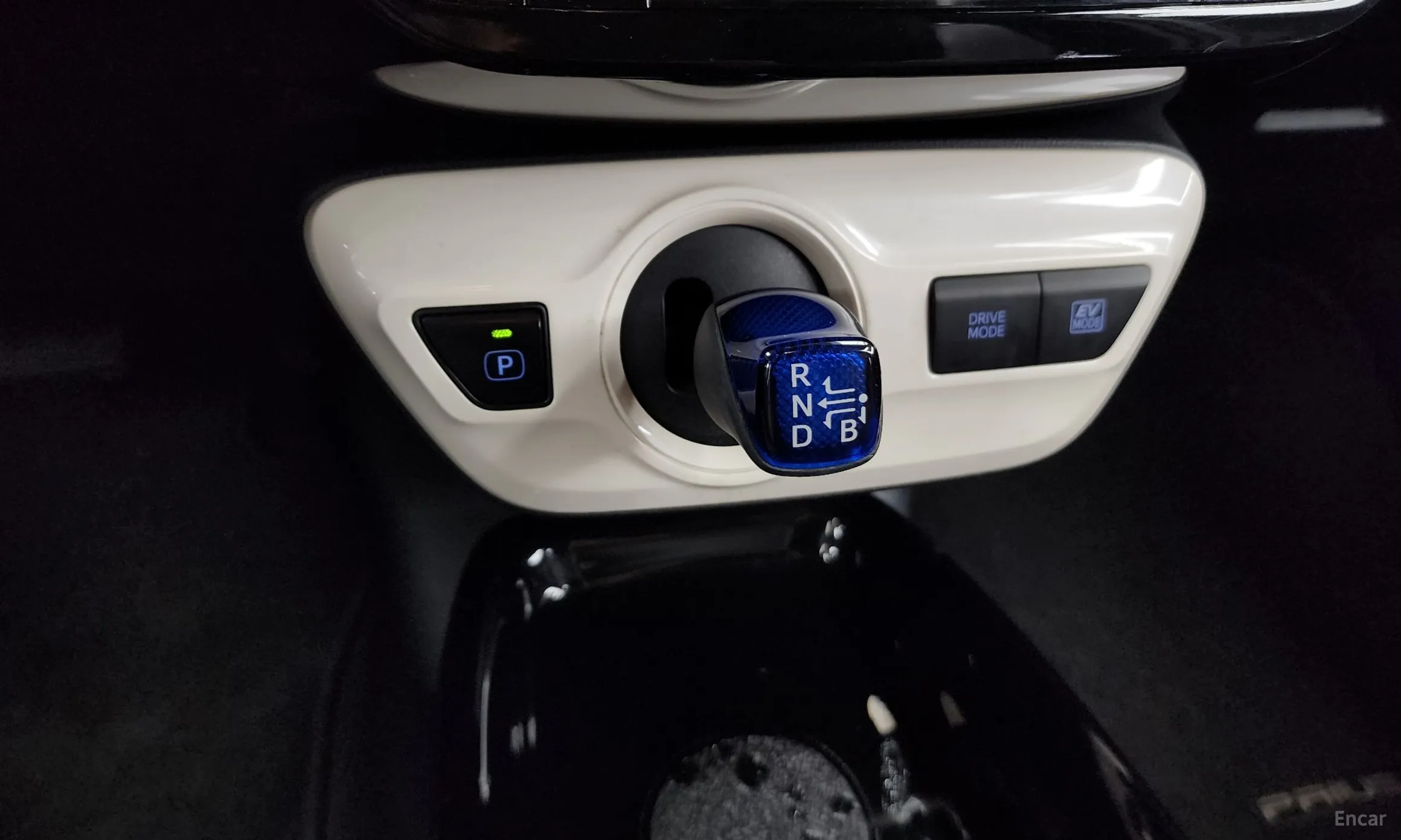 Toyota Prius 4th Generation превью 9