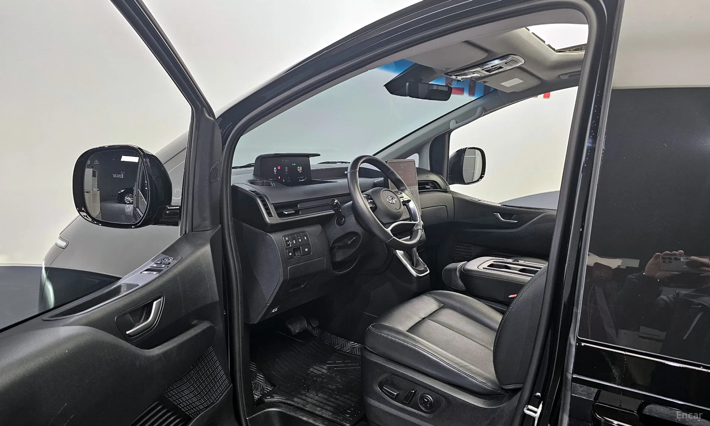 Hyundai Staria превью 10