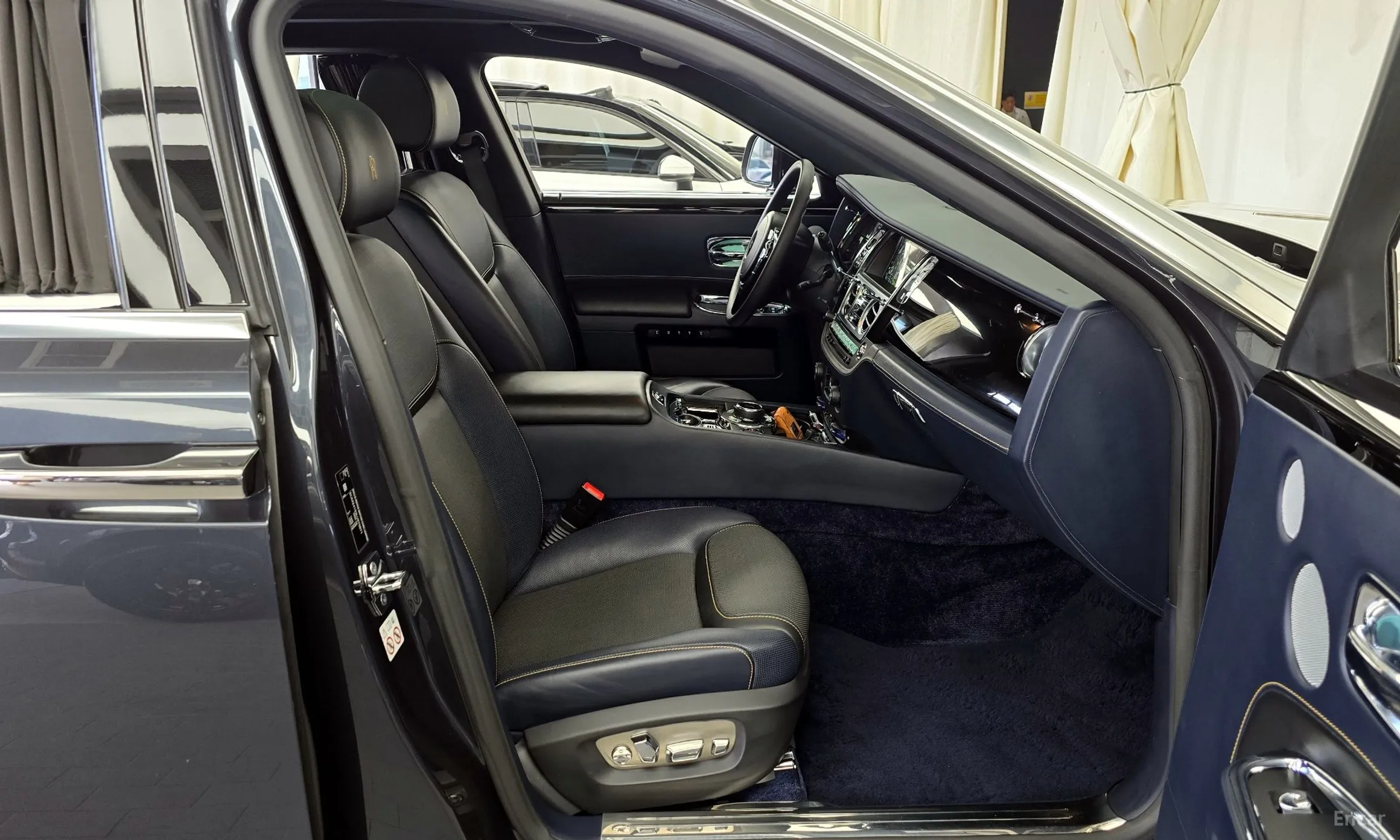 Rolls-Royce Ghost превью 11