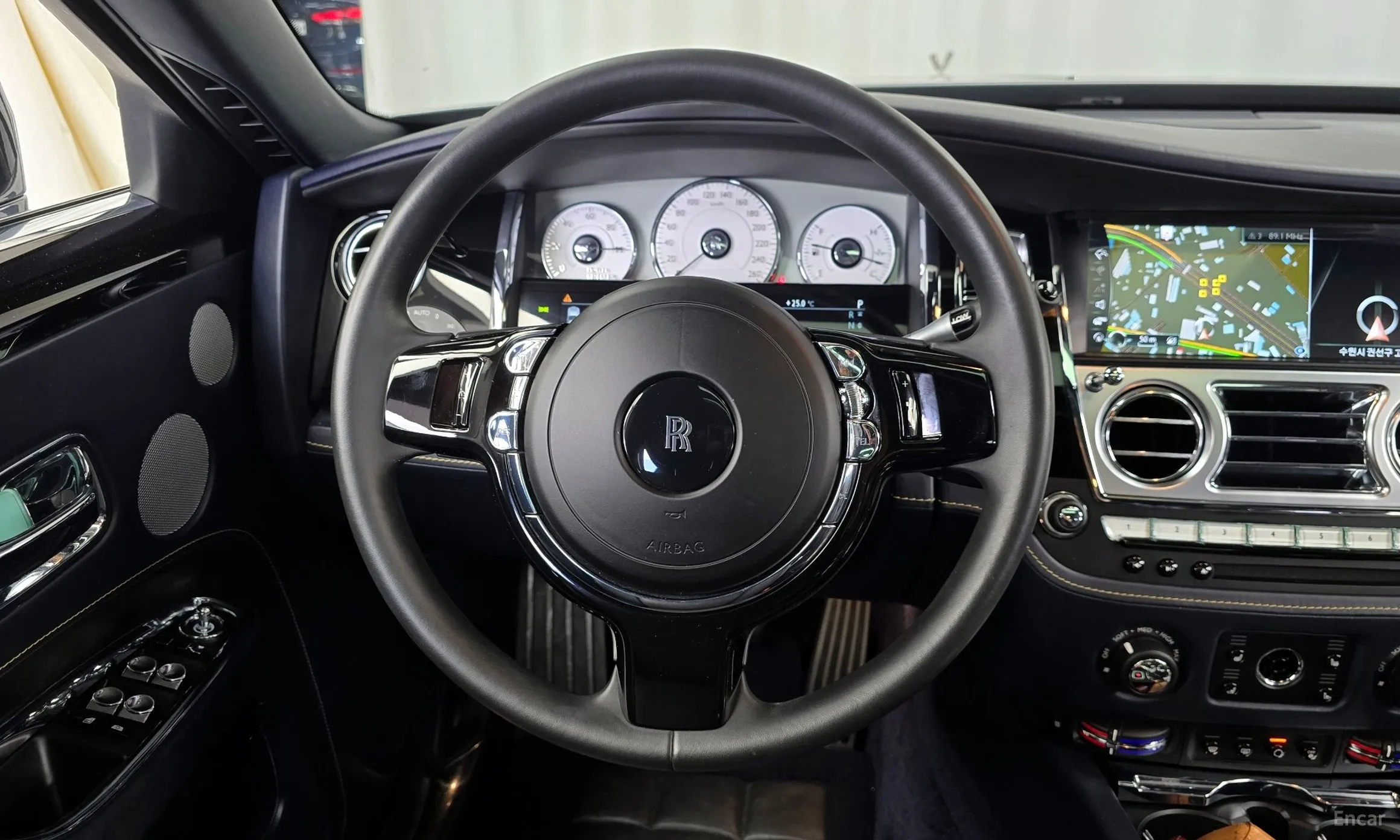 Rolls-Royce Ghost превью 13