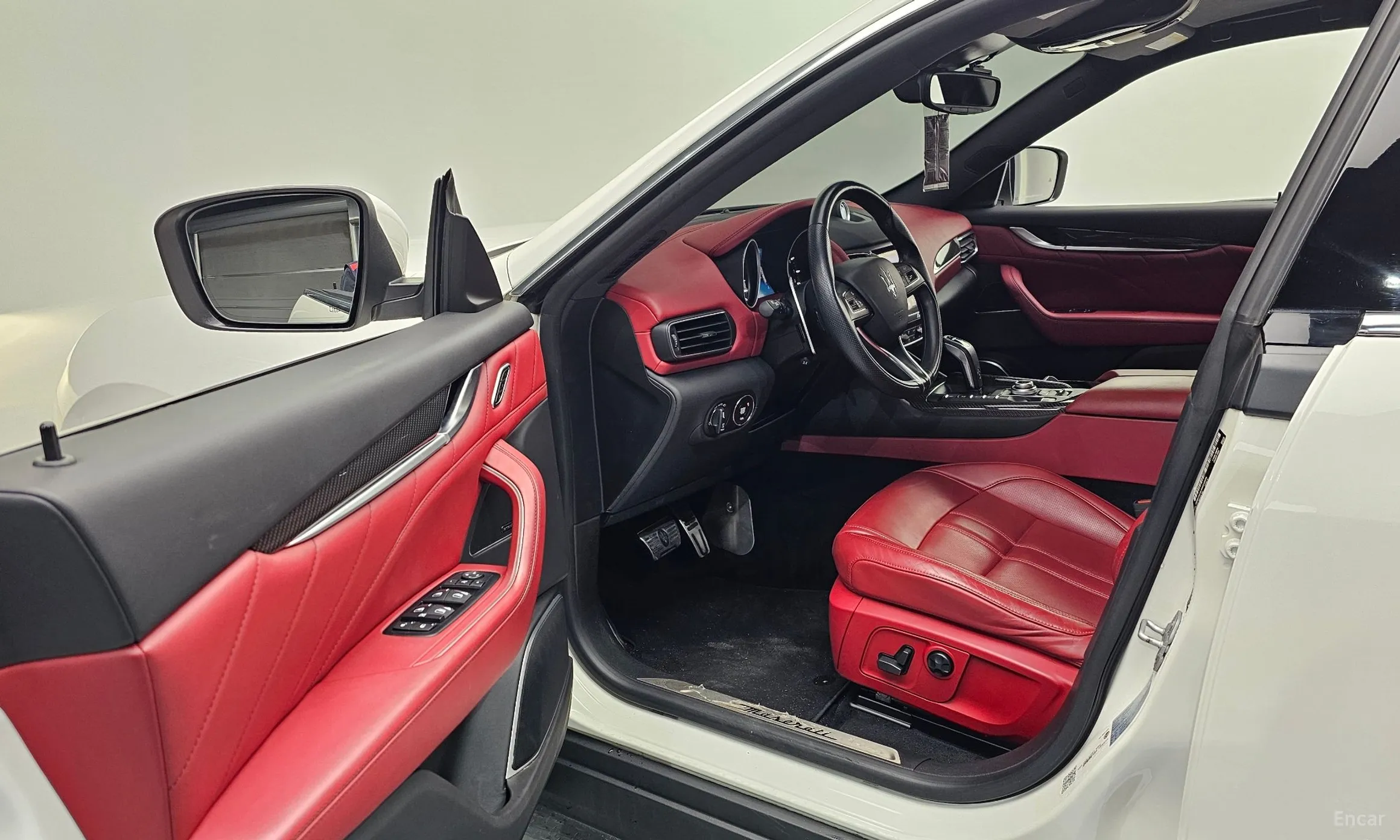 Maserati Levante превью 10