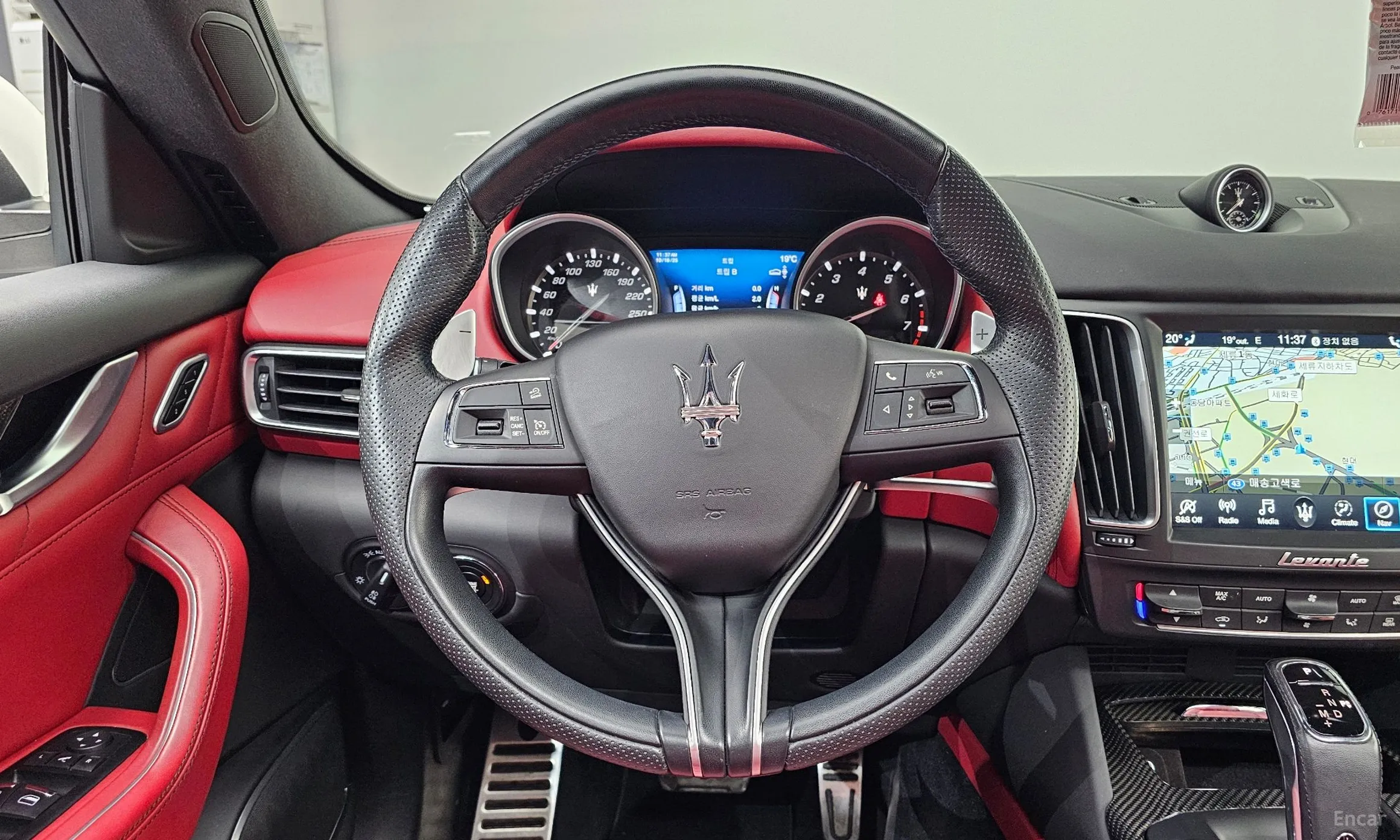 Maserati Levante превью 13