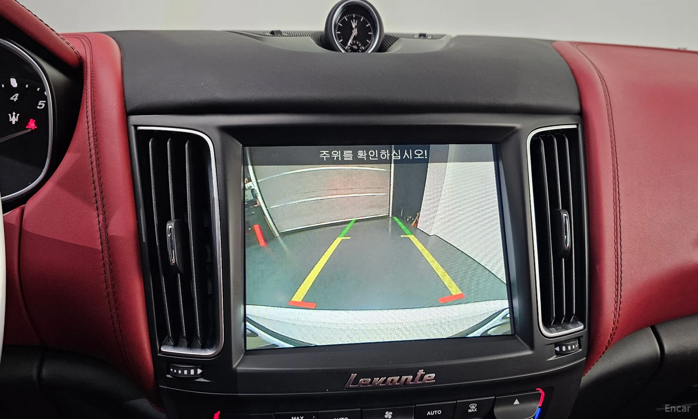 Maserati Levante превью 15